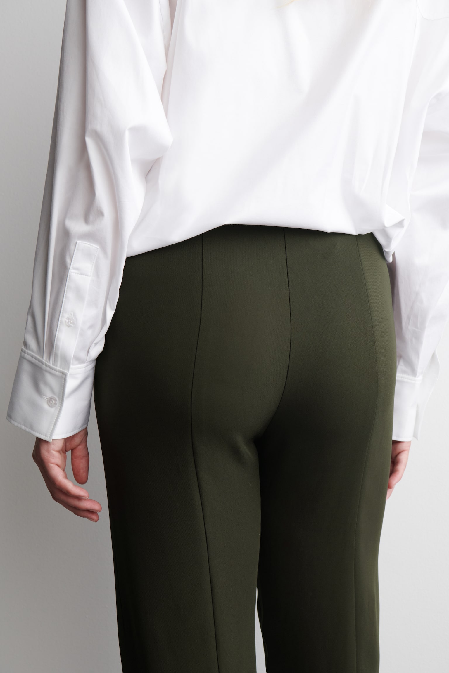 Bukser med smalt ben og elastisk linning - khakigrønn - 3