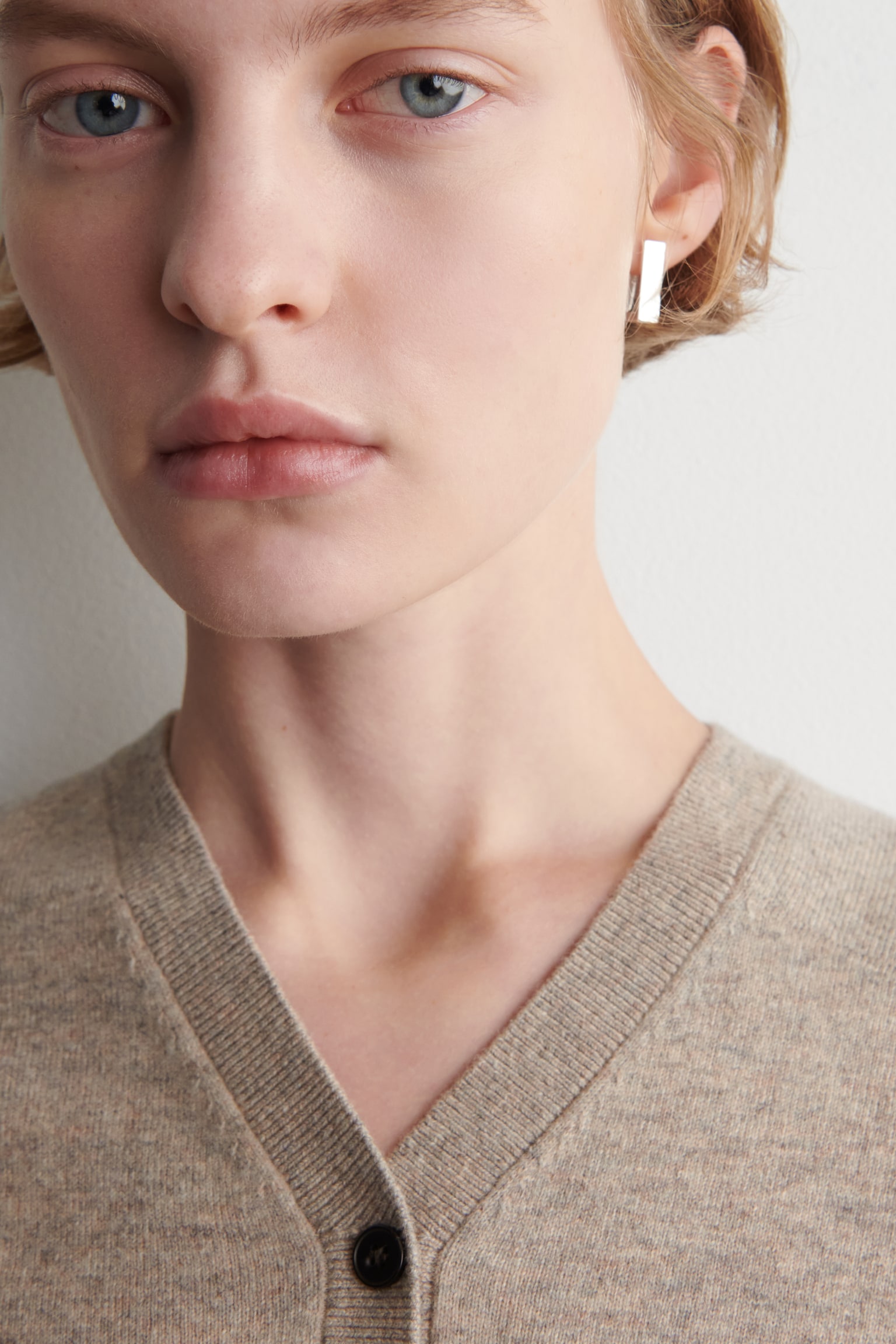 STRICKJACKE AUS MERINOWOLLE MIT V-AUSSCHNITT - BEIGE MELIERT/DUNKELBRAUN/Rot - 7