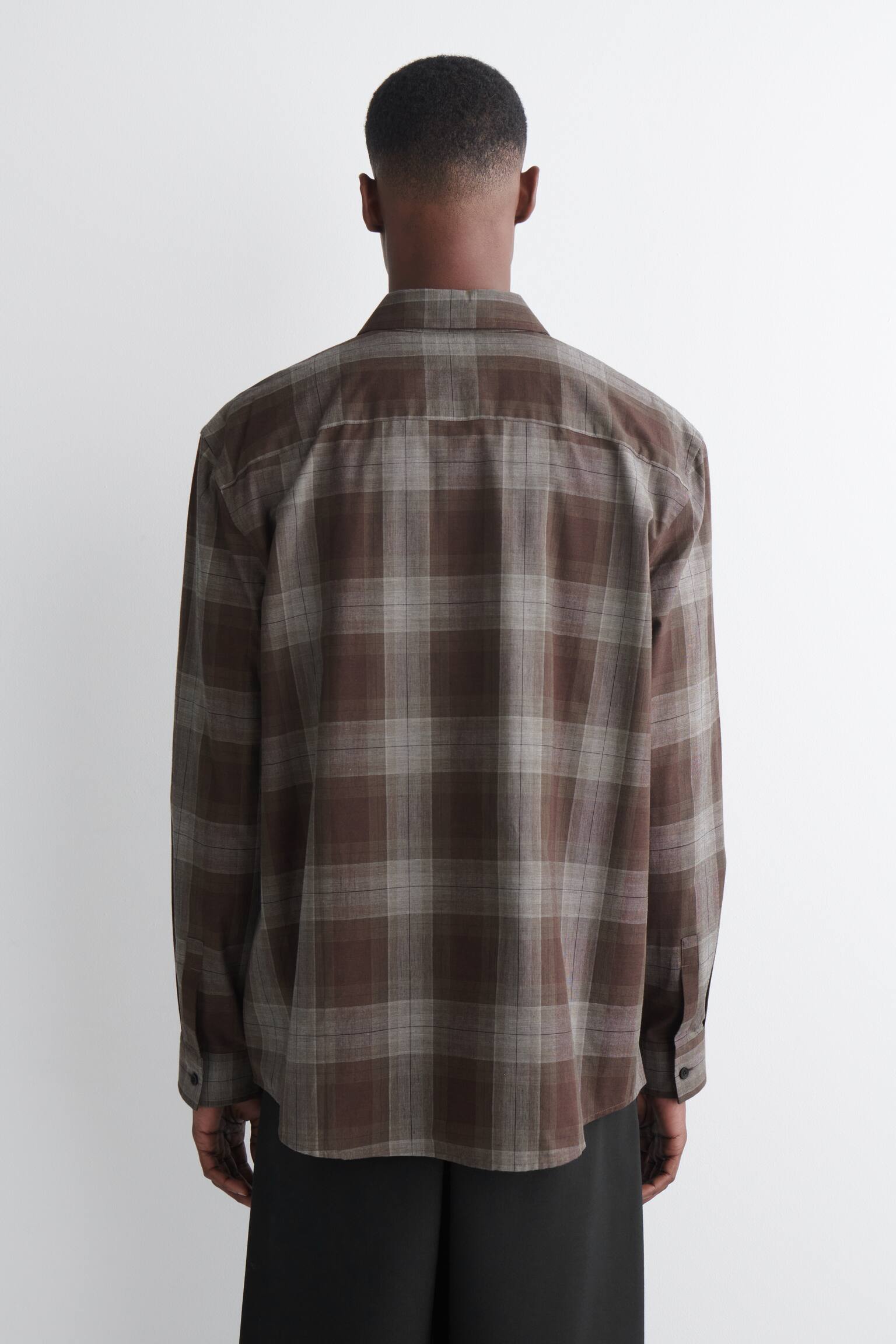 РИЗА ОТ ЧЕТКАН ПАМУК С КАРЕ - BROWN / CHECKED - 3