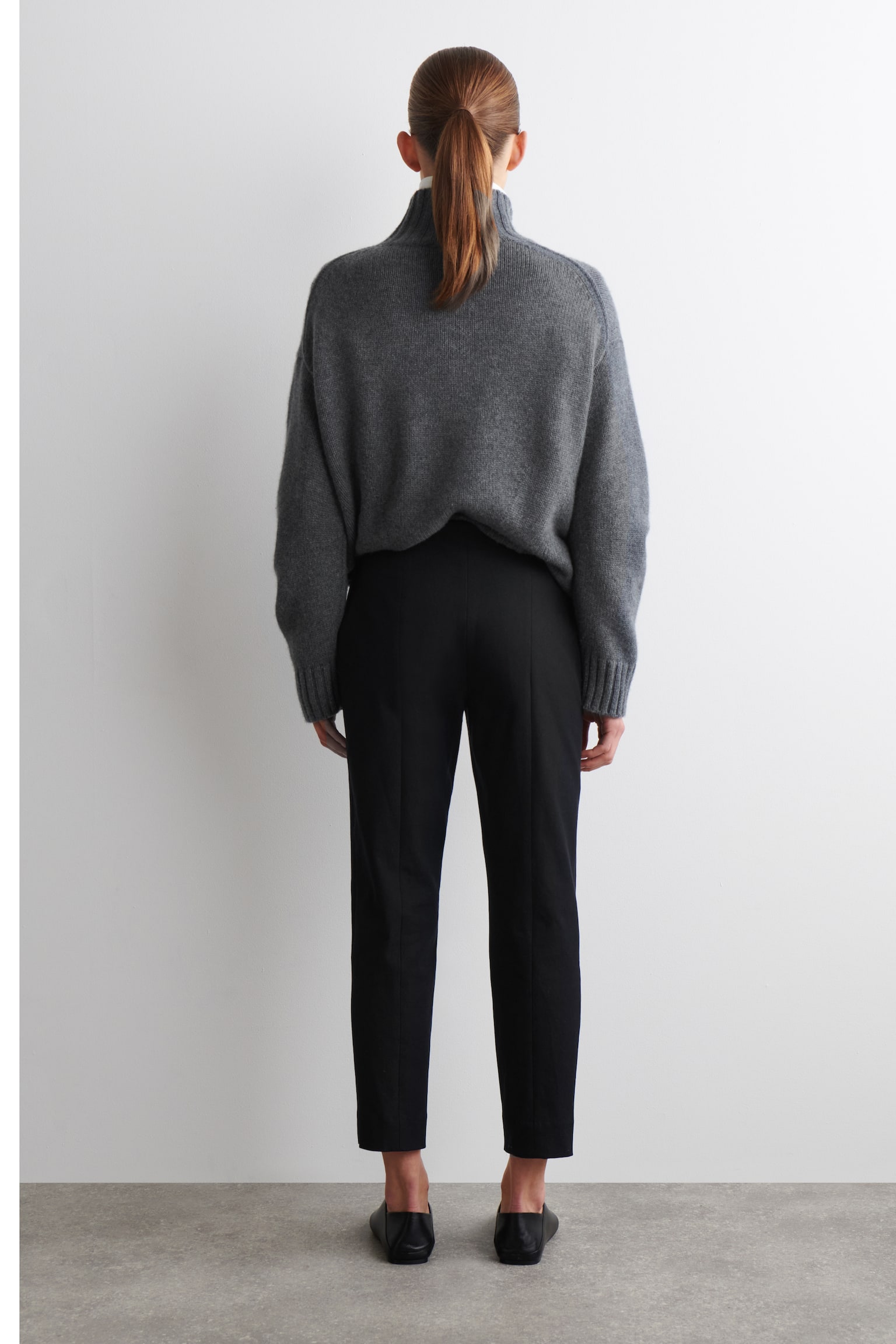 Úzké zkrácené kalhoty - ČERNÁ - 5