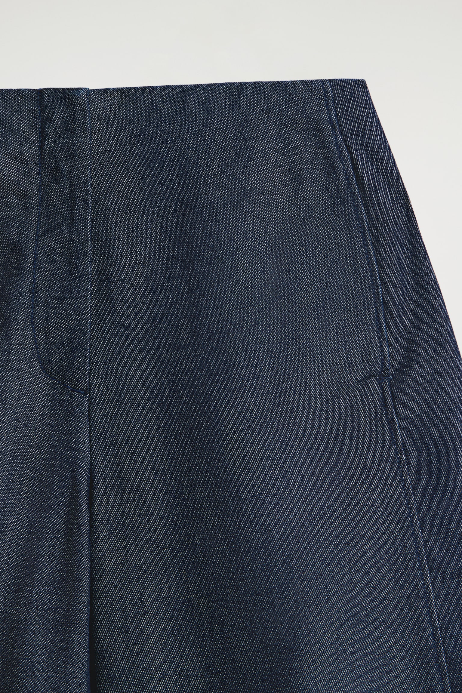 PANTALONI SCURTAȚI CU PICIOR BARIL DIN DENIM RAW - INDIGO - 5
