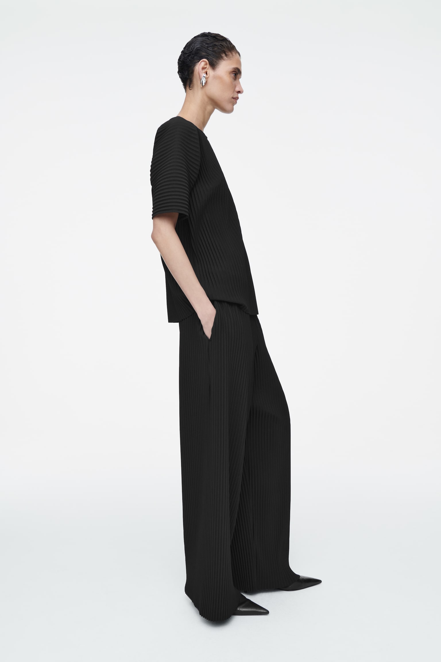 PLISSÉ WIDE-LEG TROUSERS - BLACK - 5