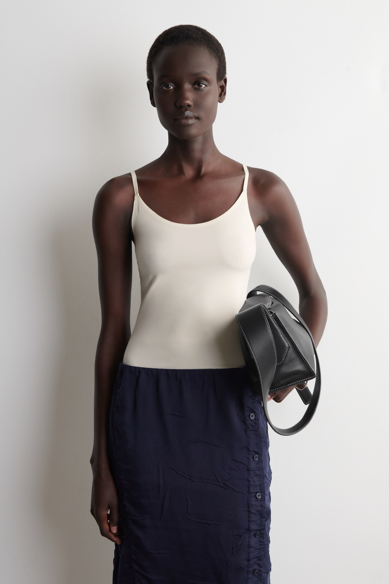 FIGURNÄRA LINNE I MJUK JERSEY - VIT - 1