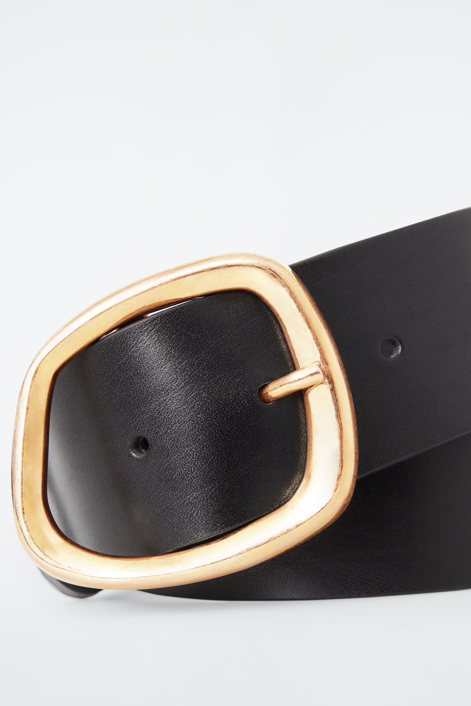 ASYMMETRIC-BUCKLE LEATHER BELT - SVART - 4