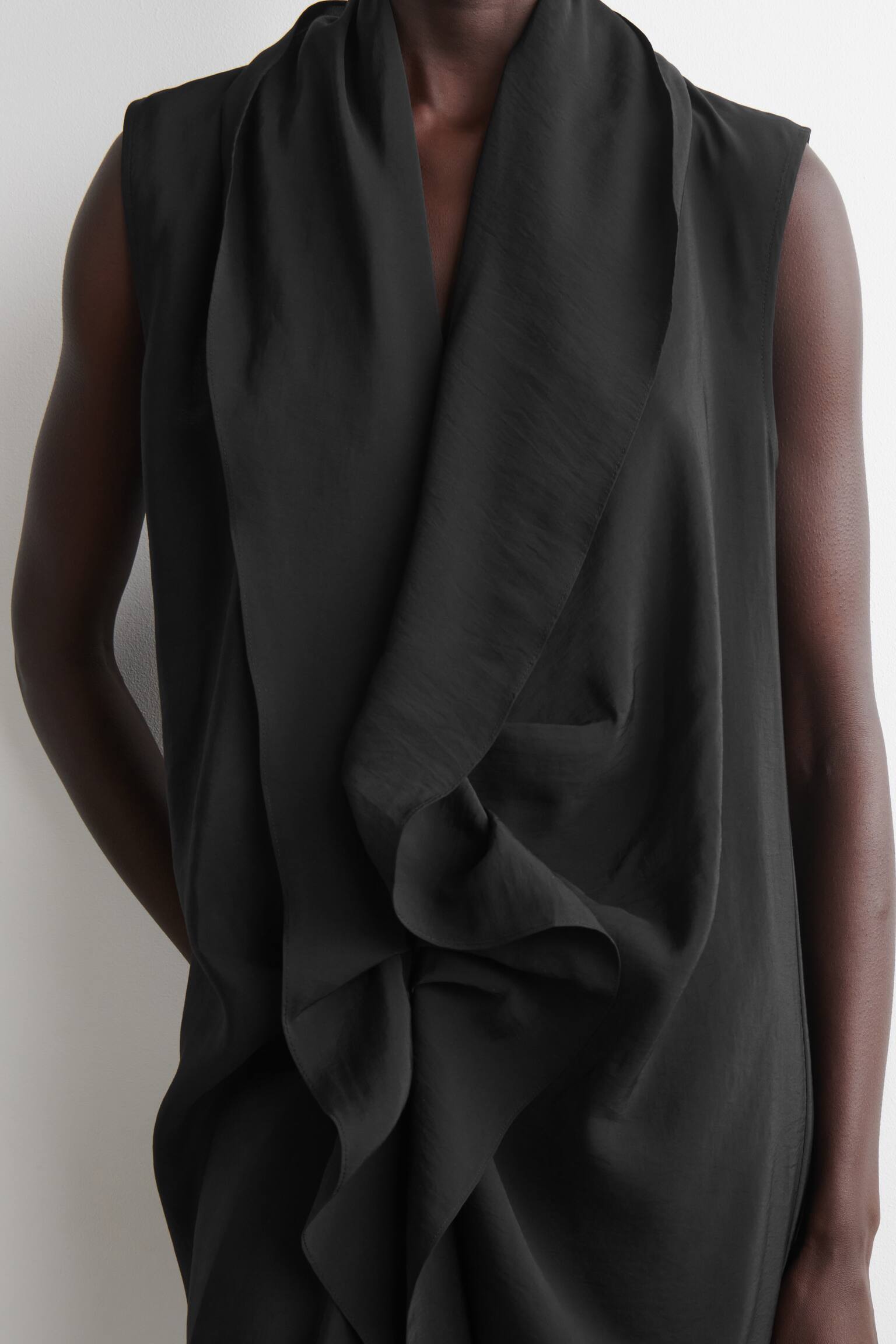 RUFFLED DRAPED MIDI DRESS - SORT - 5