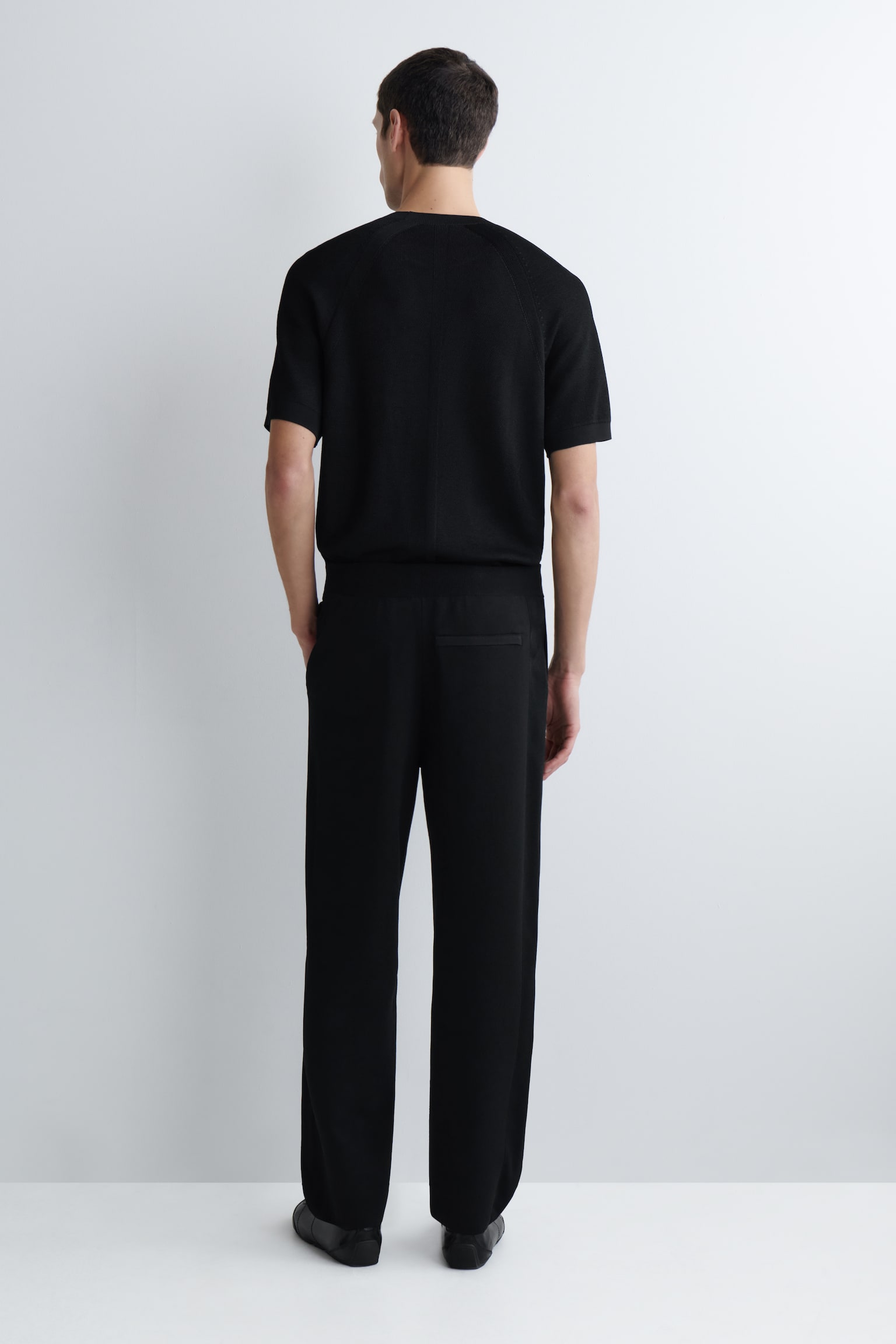 JOGGINGHOSE MIT GERADEM BEIN UND NORMALER PASSFORM - SCHWARZ - 5