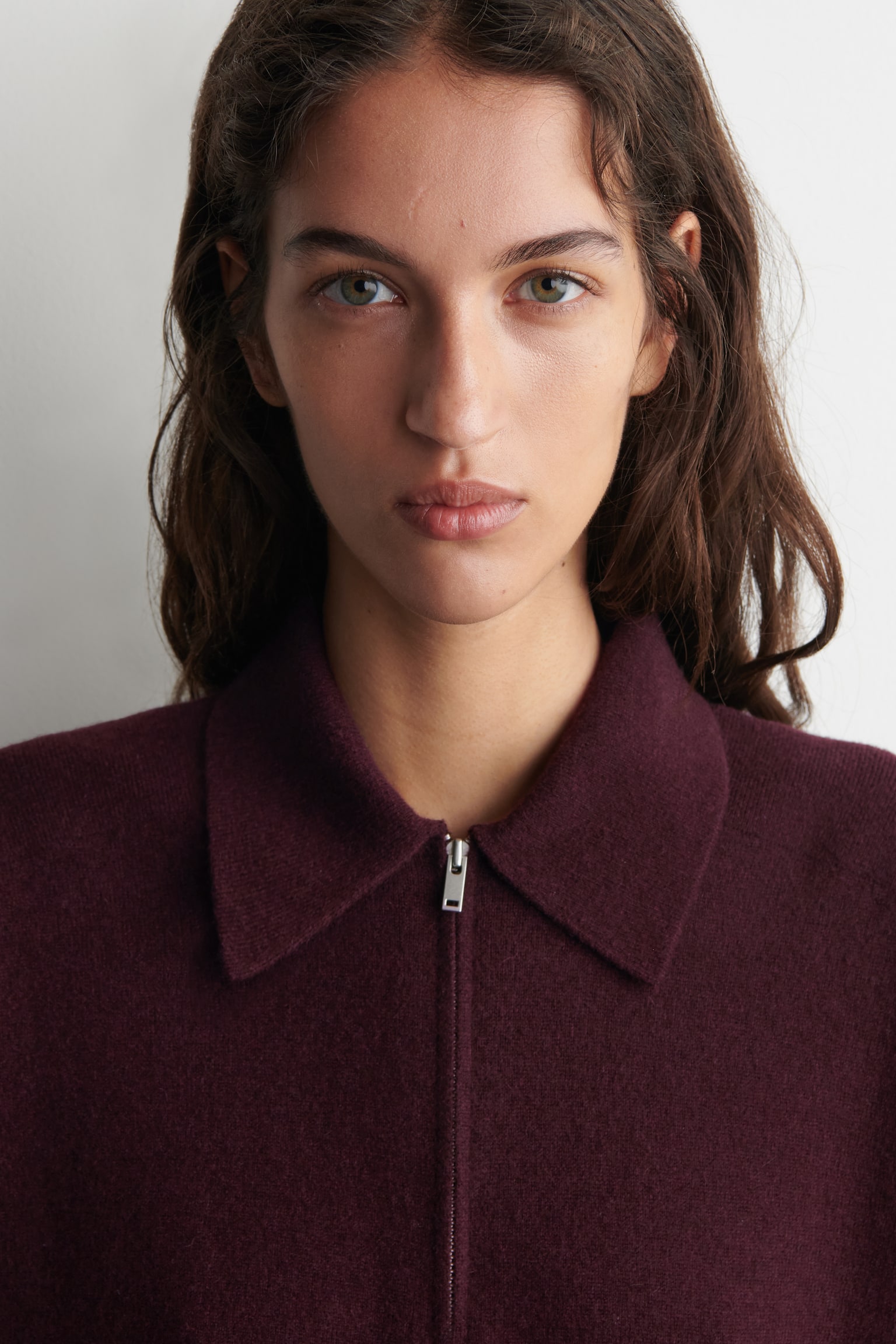 TRÖJA MED KORT DRAGKEDJA I MERINOULL OCH JAK - BURGUNDY/BRUNMELERAD/VIT - 7