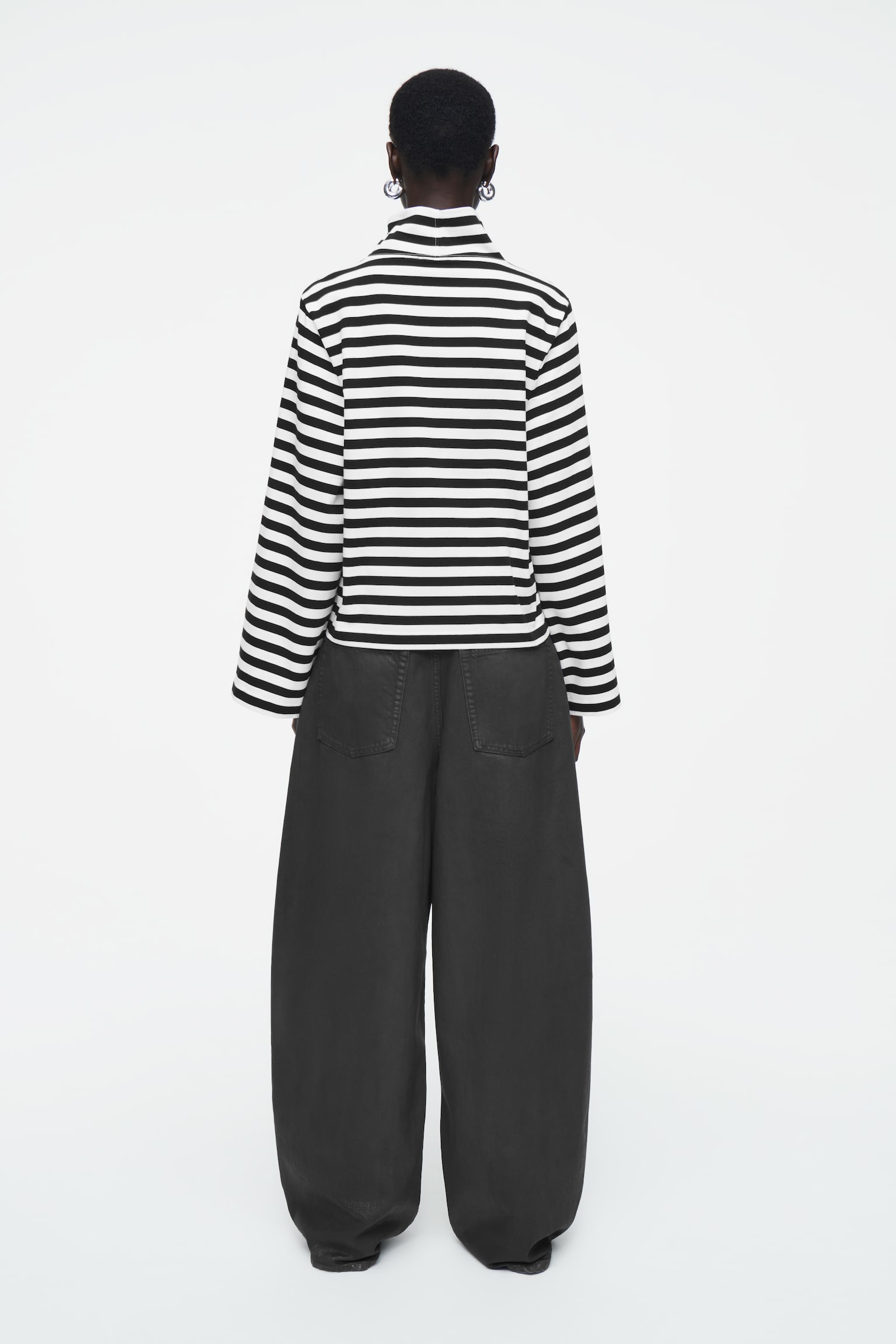 FUNNEL-NECK STRIPED LONG-SLEEVED T-SHIRT - BLACK / WHITE / STRIPED - 3