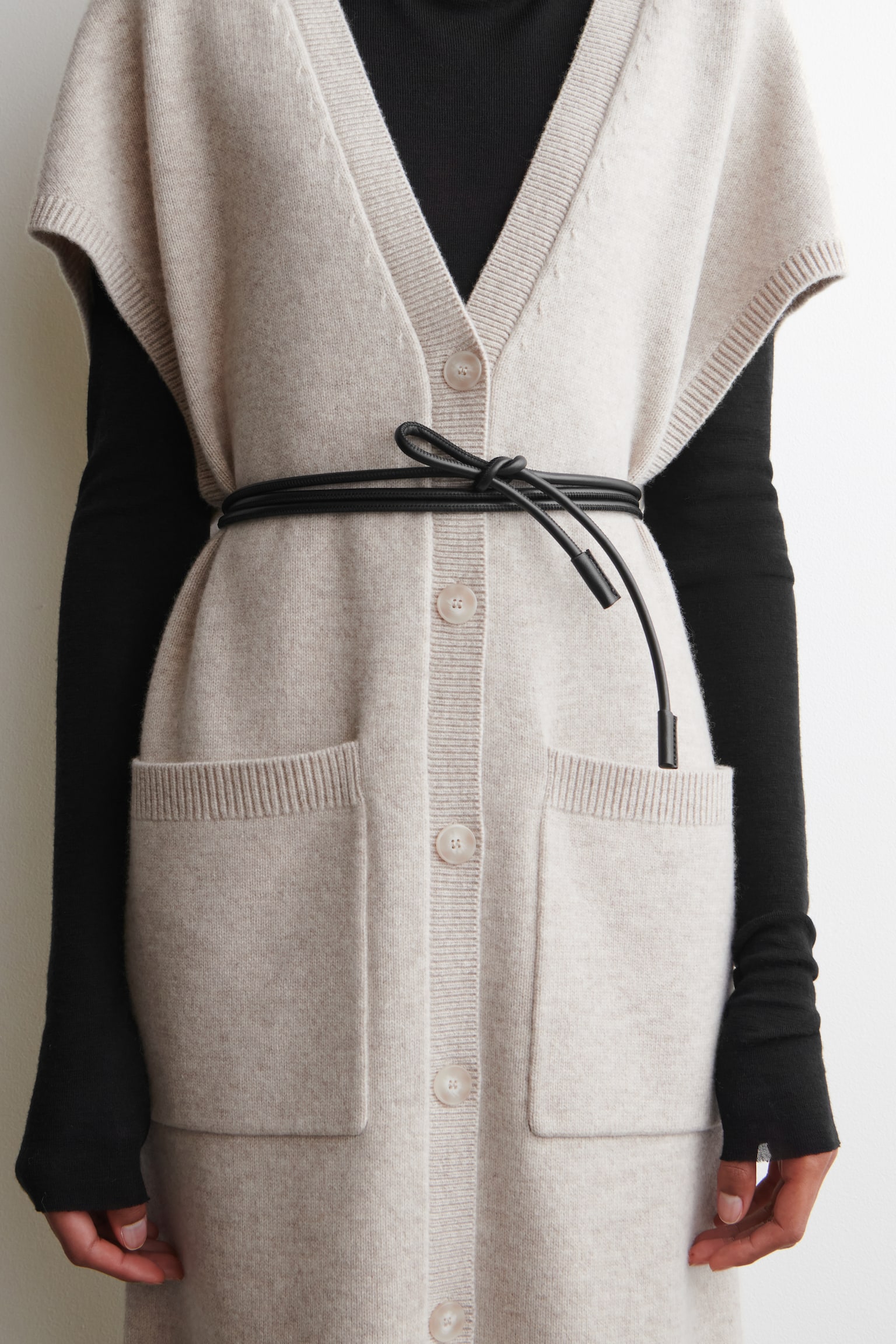 Lang, rundstrikket cardigan i uld - MELERET BEIGE - 6