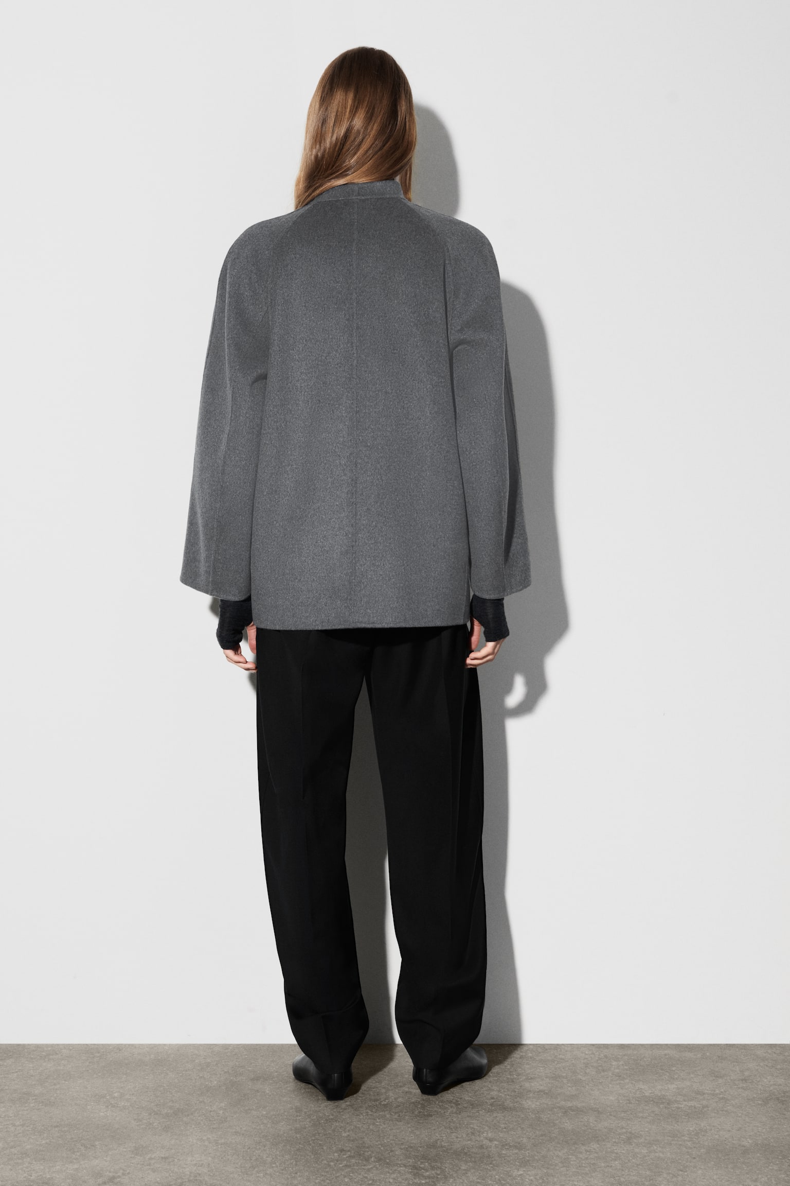 JACKA MED RUNDAD SILHUETT I DUBBELSIDIG ULL - GRÅMELERAD - 7