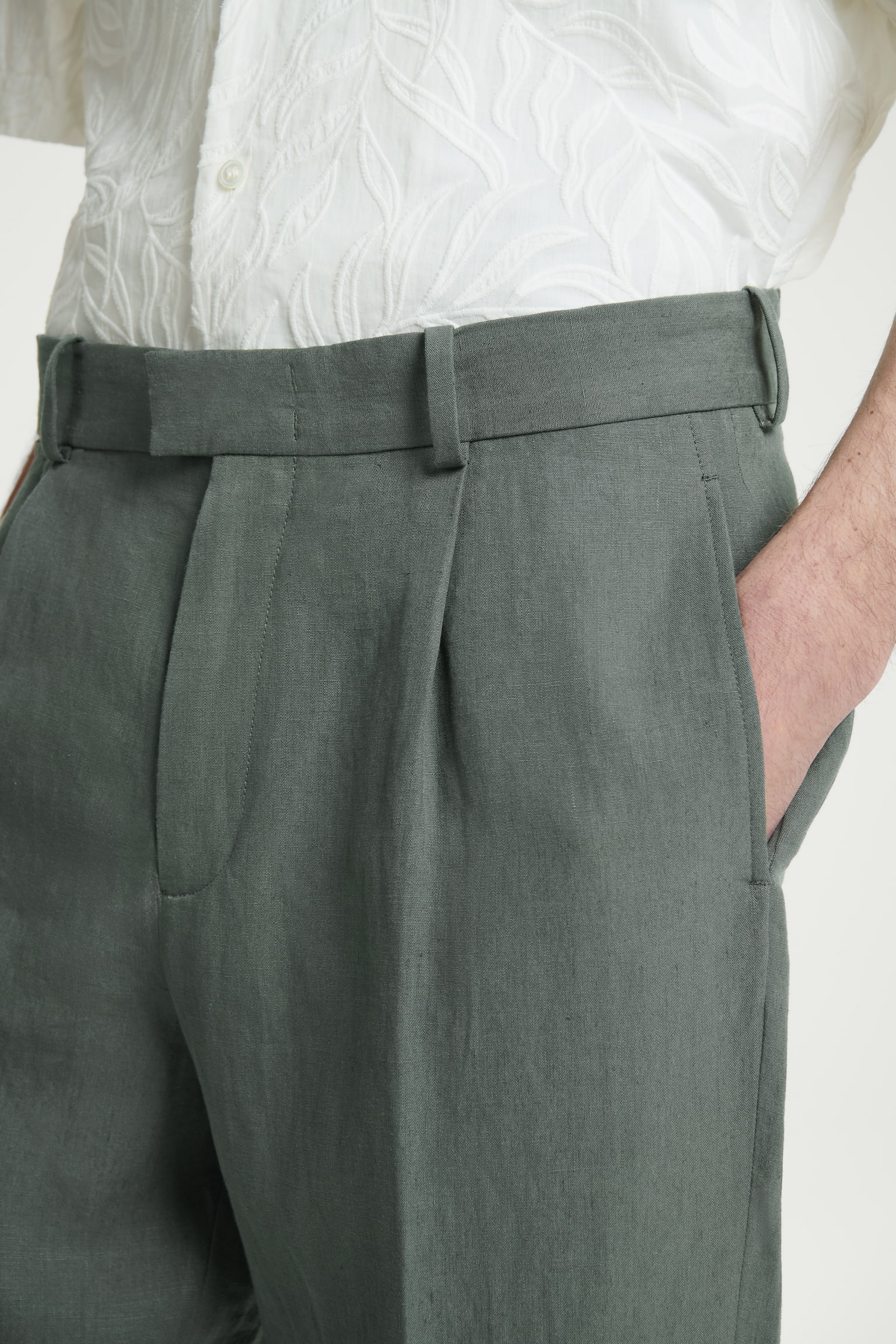 RELAXED PLEATED LINEN STRAIGHT-LEG TROUSERS - GREEN/BLACK/LIGHT BEIGE - 3