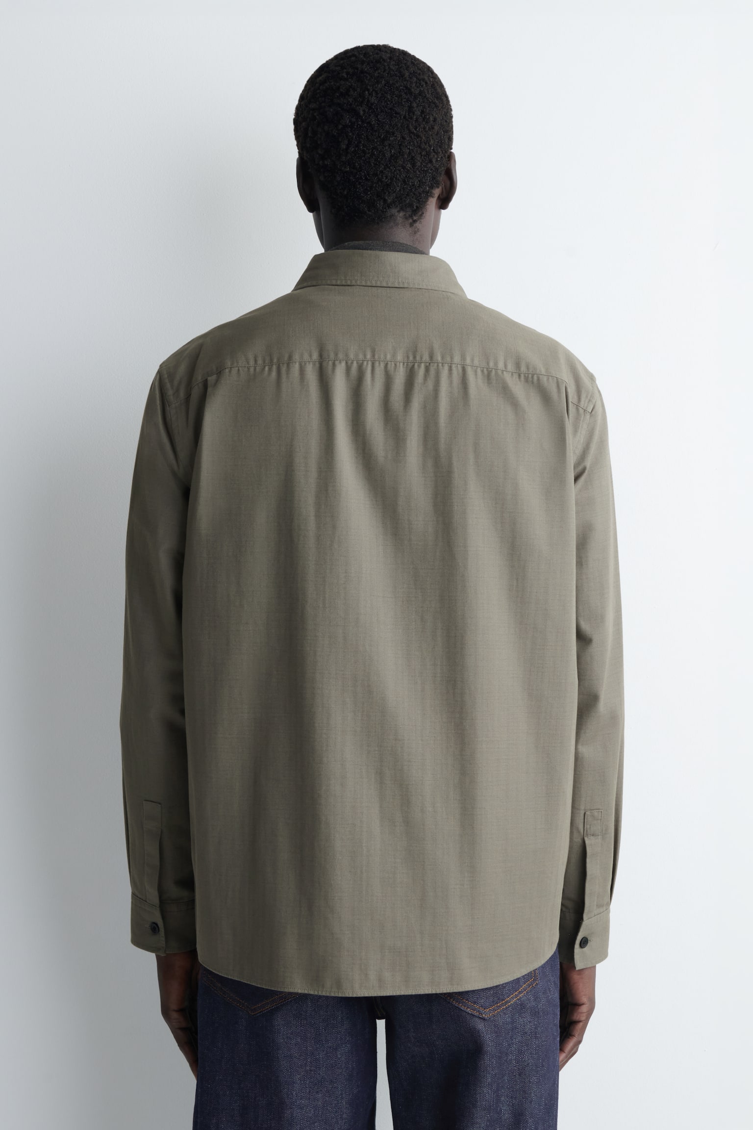 BAUMWOLLHEMD MIT TASCHENDETAILS - DUNKLES KHAKI - 3