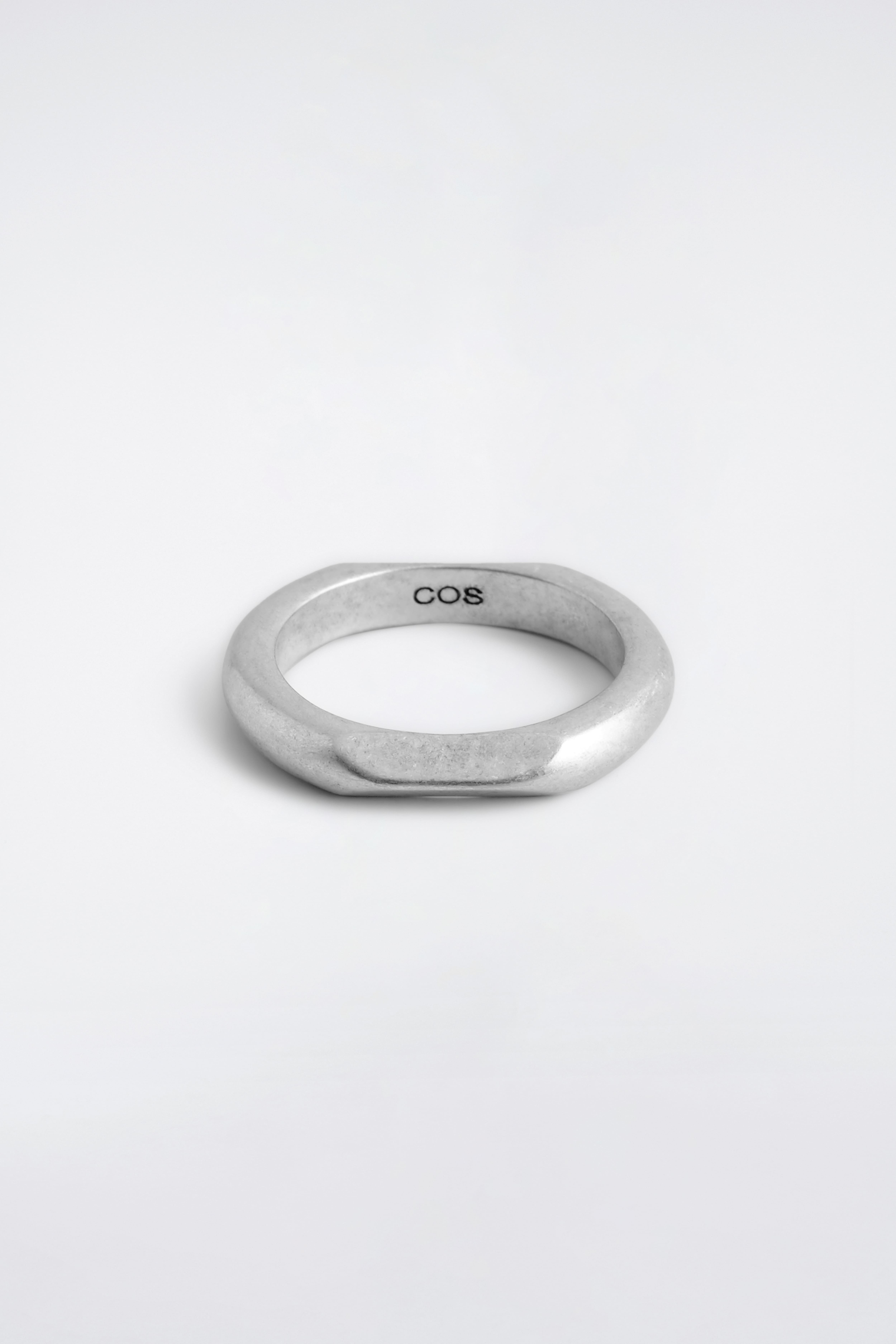 GEFACETTEERDE RING - ZILVER