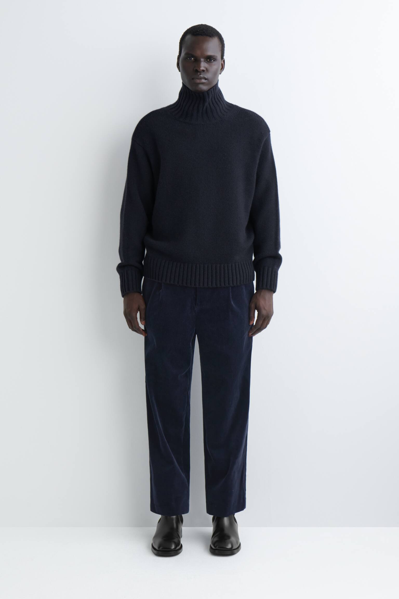 LOCKERE CORDHOSE MIT GERADEM BEIN UND FALTEN - NAVYBLAU - 1
