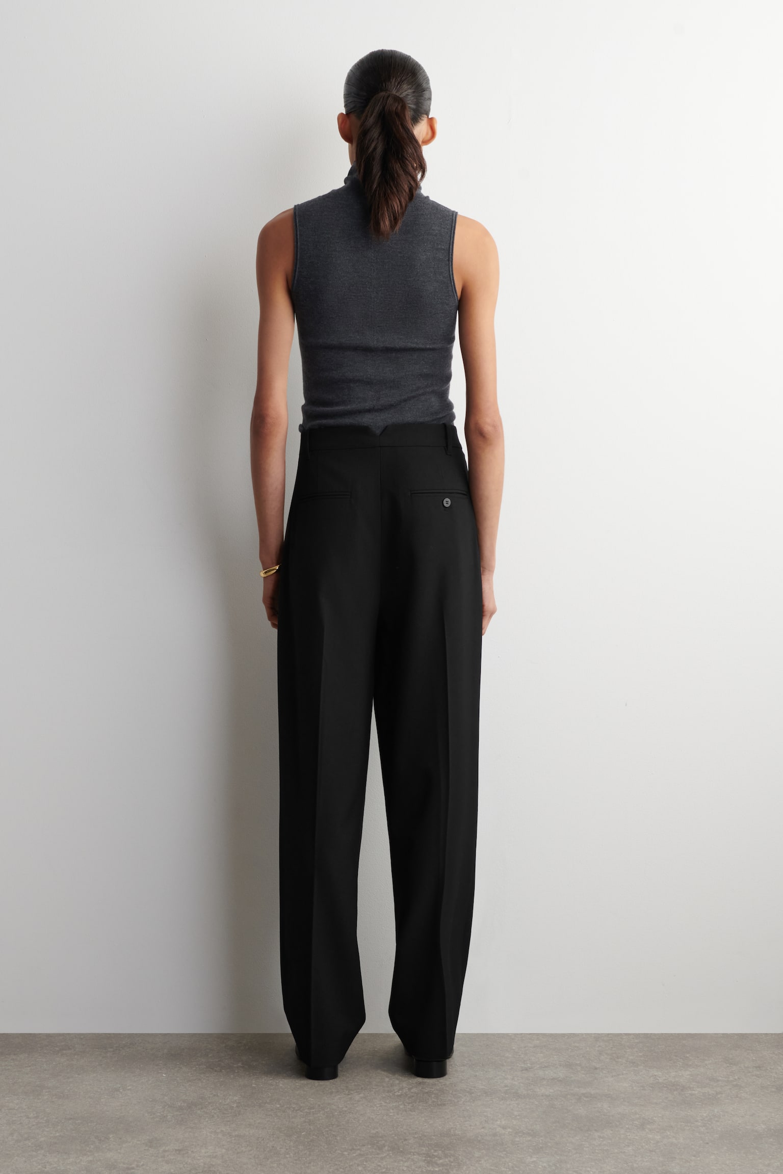 SCHMAL ZULAUFENDE HOSE AUS WOLL-MIX MIT FALTEN - SCHWARZ - 4