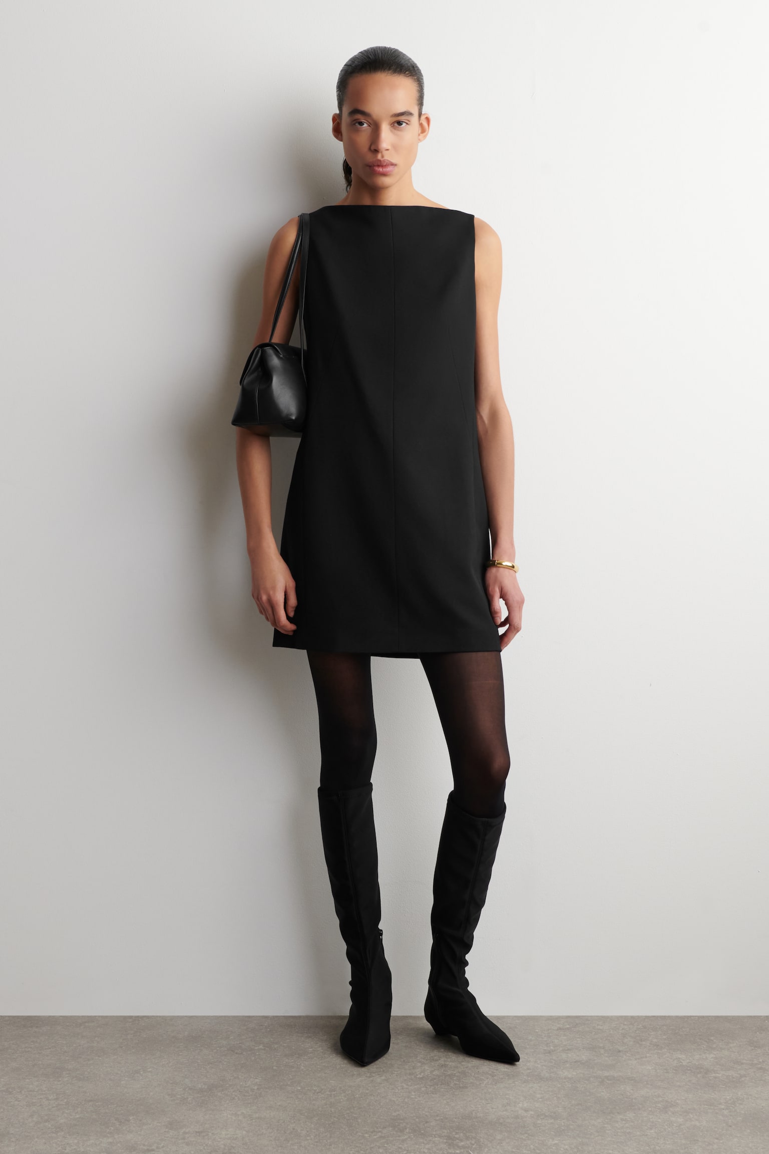 ELEGANTES MINIKLEID AUS MERINOWOLL-MIX - SCHWARZ - 1