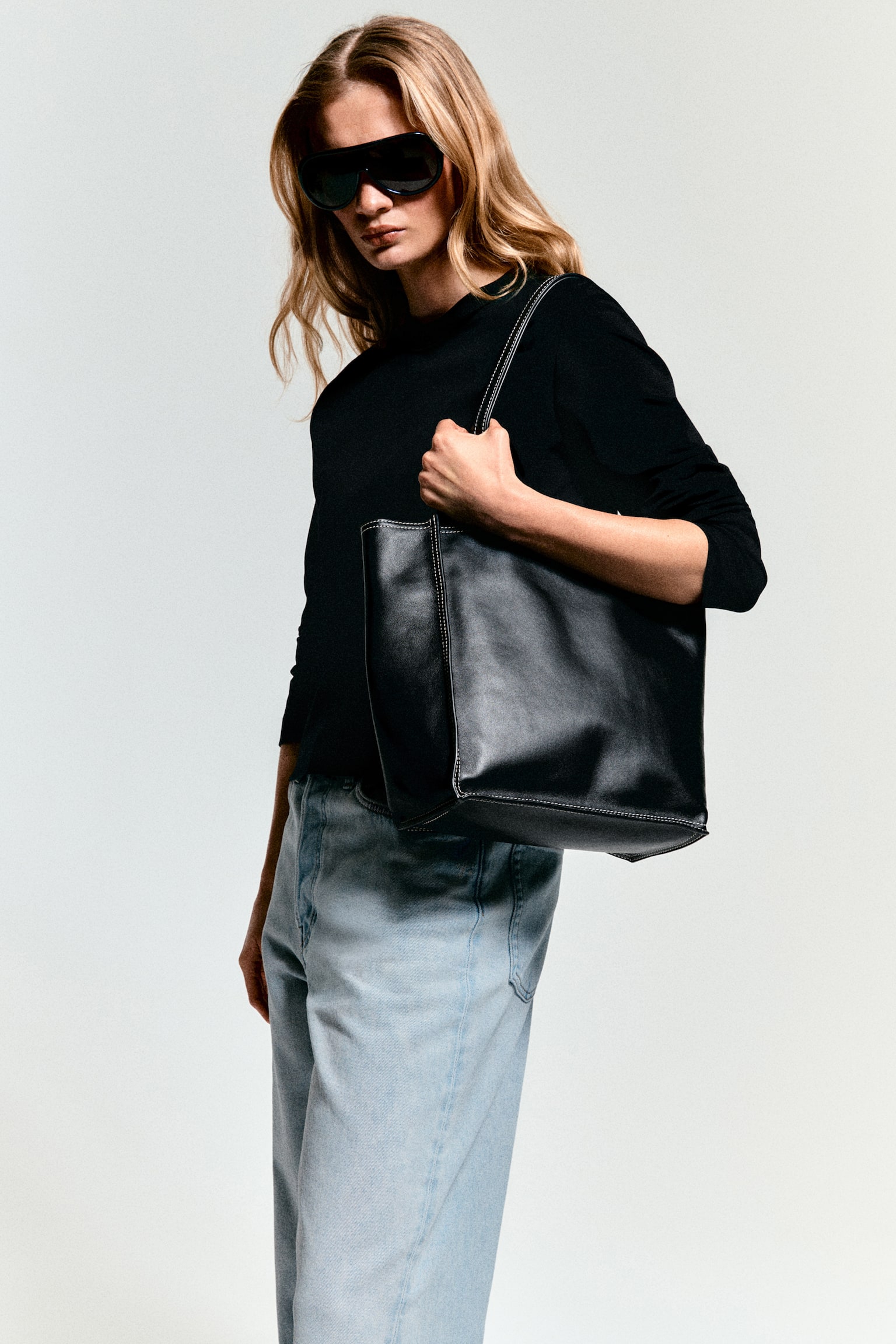 SCHLICHTES LANGARMSHIRT MIT NORMALER PASSFORM - SCHWARZ/Weiß - 6