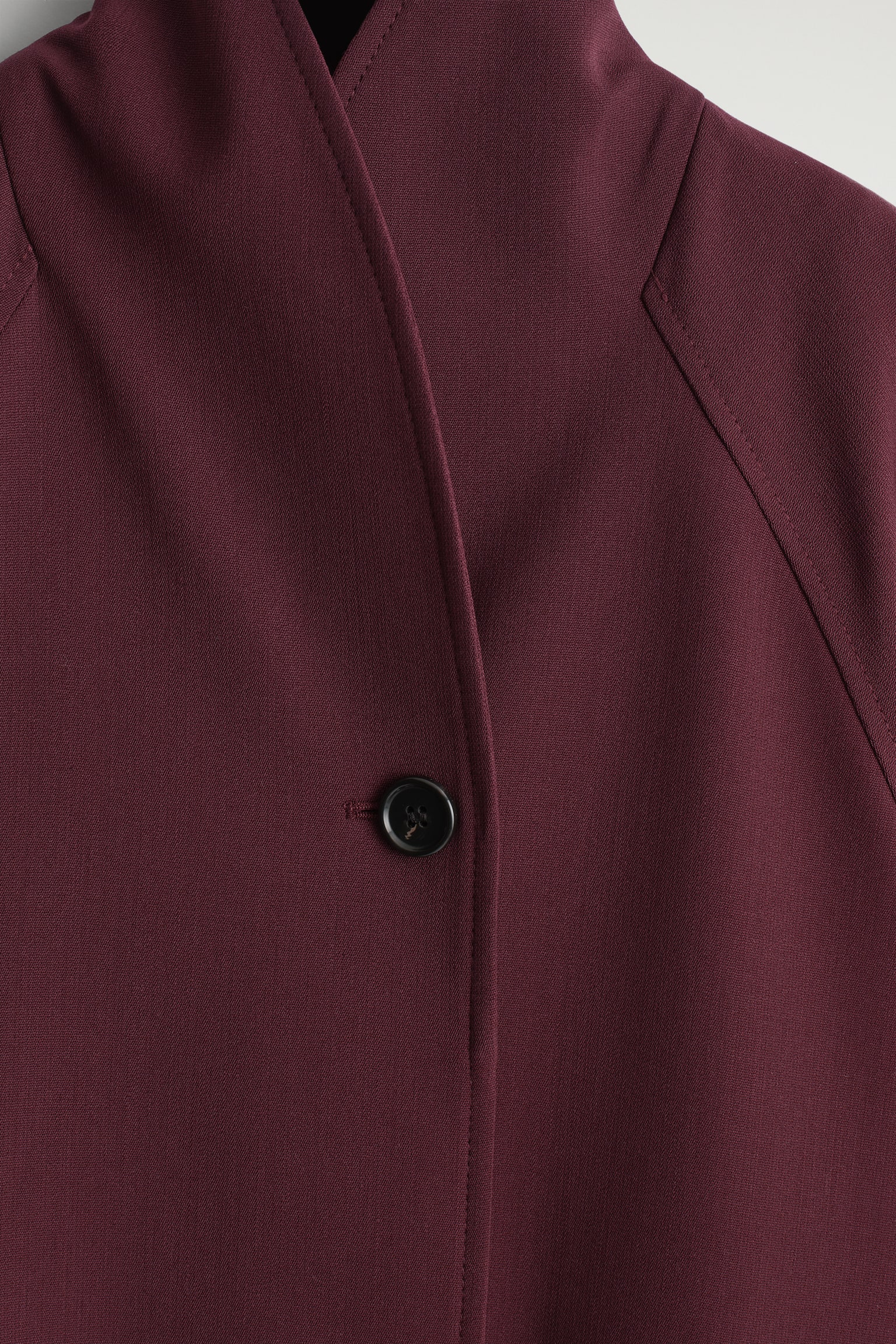 Bæltejakke i uldblanding med sjalskrave - VINRØD/SORT - 9