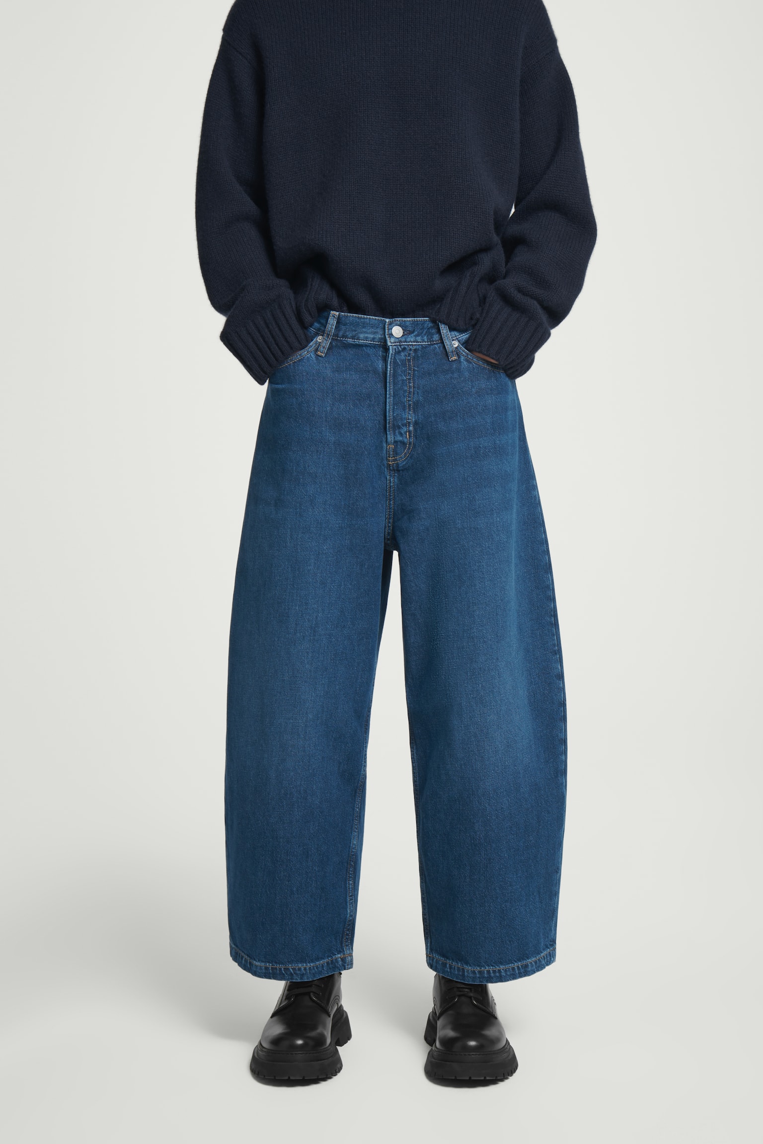 CASK BARREL-LEG JEANS - BLUE/WHITE - 6