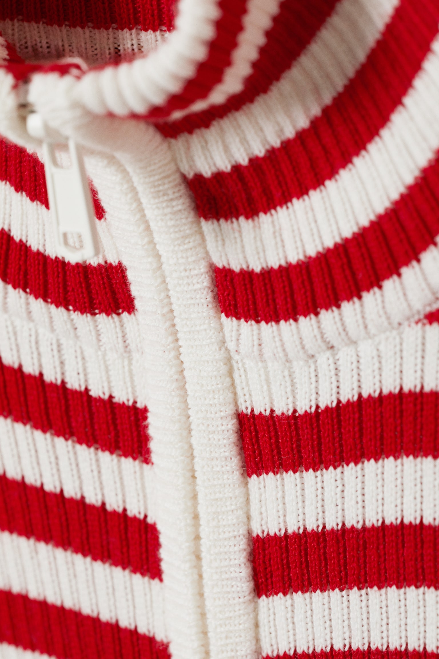 Cropped Knitted Zip Cardigan - Red & white stripes - 4