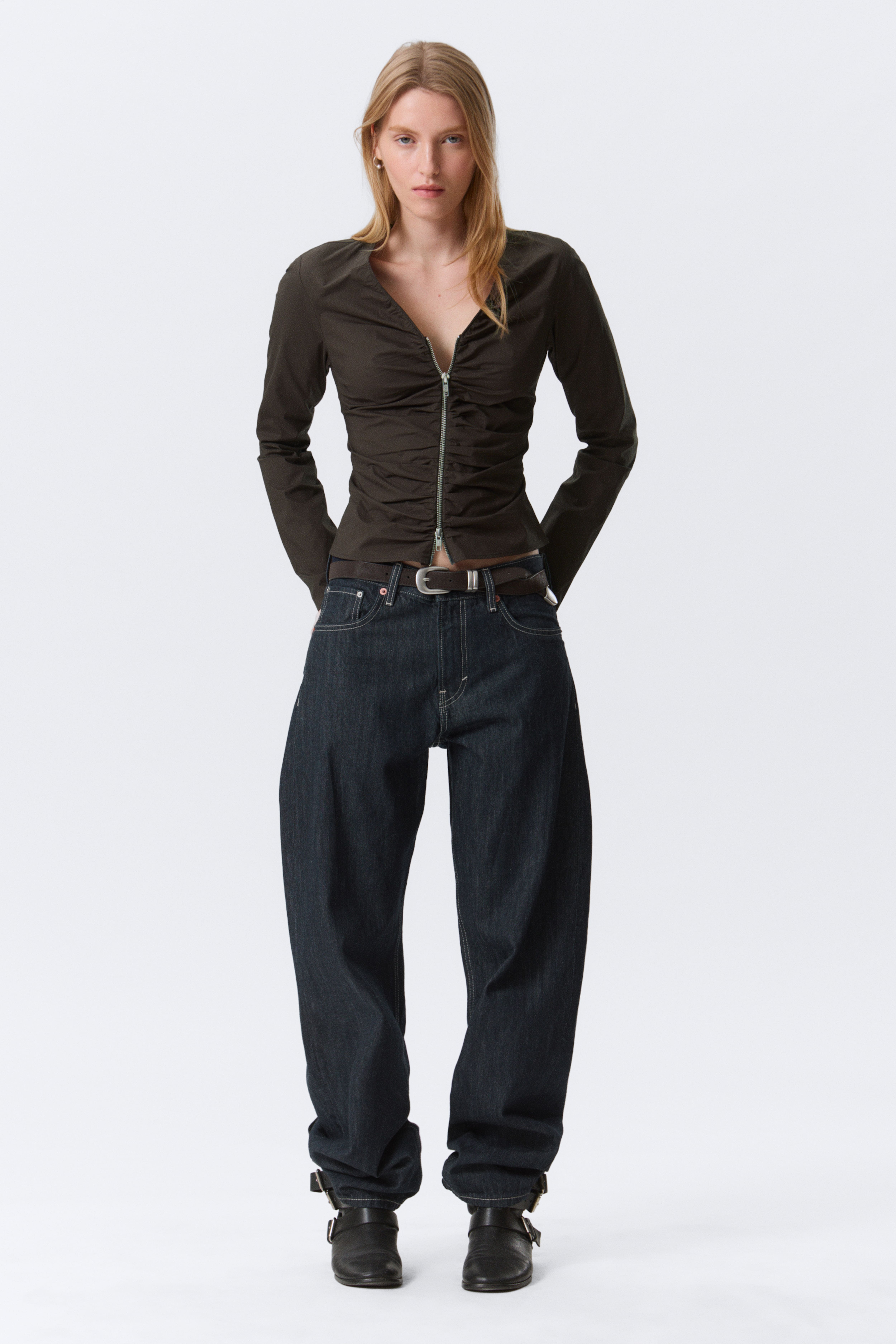 Top con scollo a V e zip - Marrone scuro/Bianco