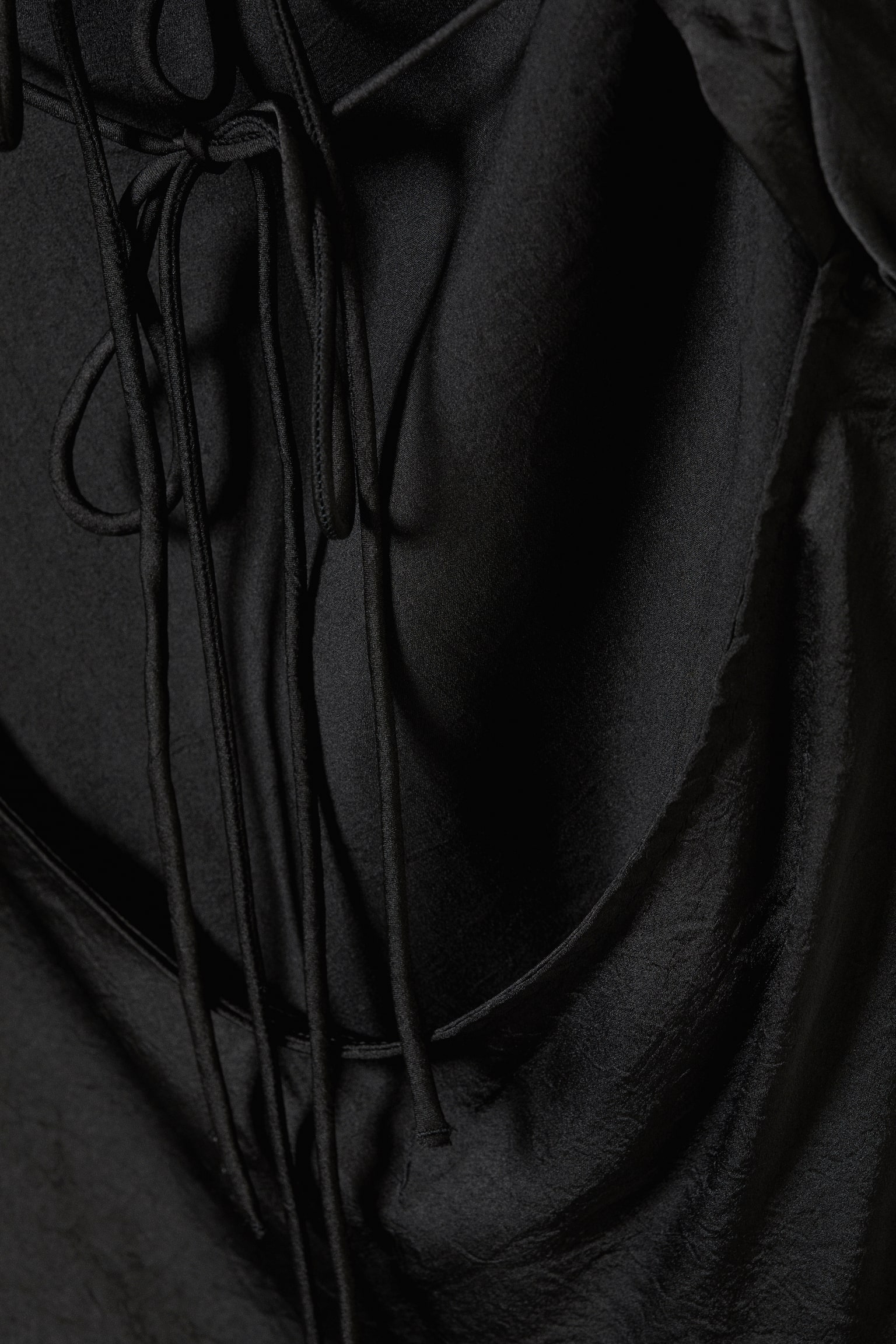 Дълга асиметрична сатенена мини рокля - Черен/Лилаво - 5