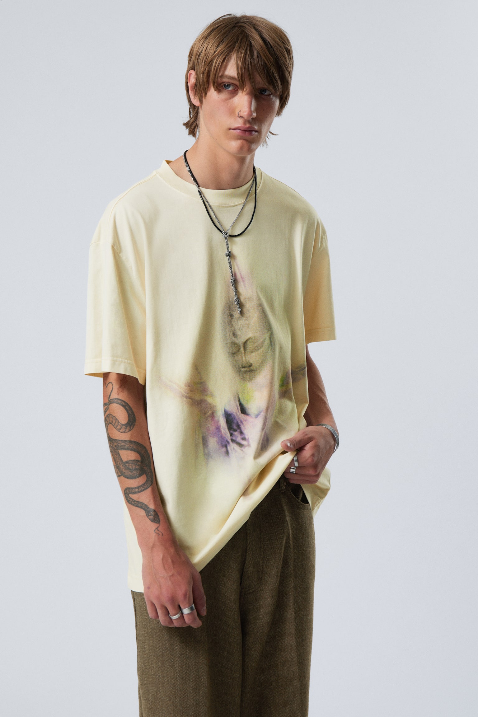 Oversized Graphic Printed T-shirt - Dusty Beige/Washed Dark Green/Zero Taste Soda/Abstract 3000/World Tour/Cyber Skull/White - Blurry Dove/United League/White - Shiny Guy/Robo Razor/White - Blue Dove/Final Tour/E-zone Grey/North Valley