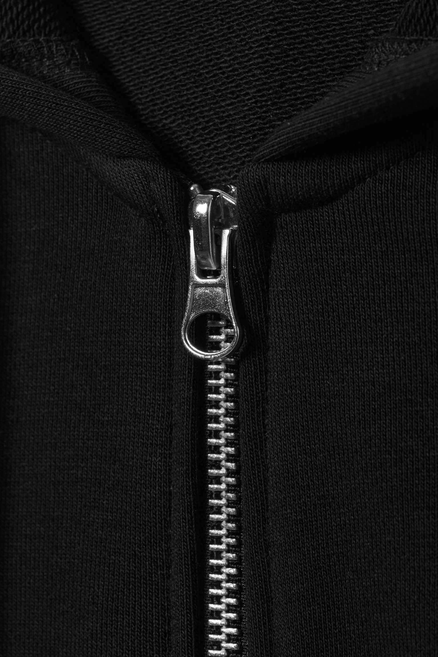 ZIP-HOODIE MIT SCHMALER PASSFORM - Schwarz - 3