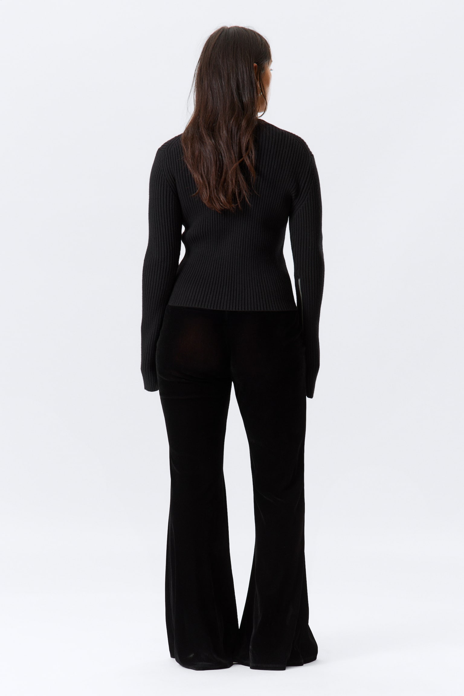 Hüfttiefe, leicht ausgestellte Hose aus Samt-Mesh - Schwarz - 3