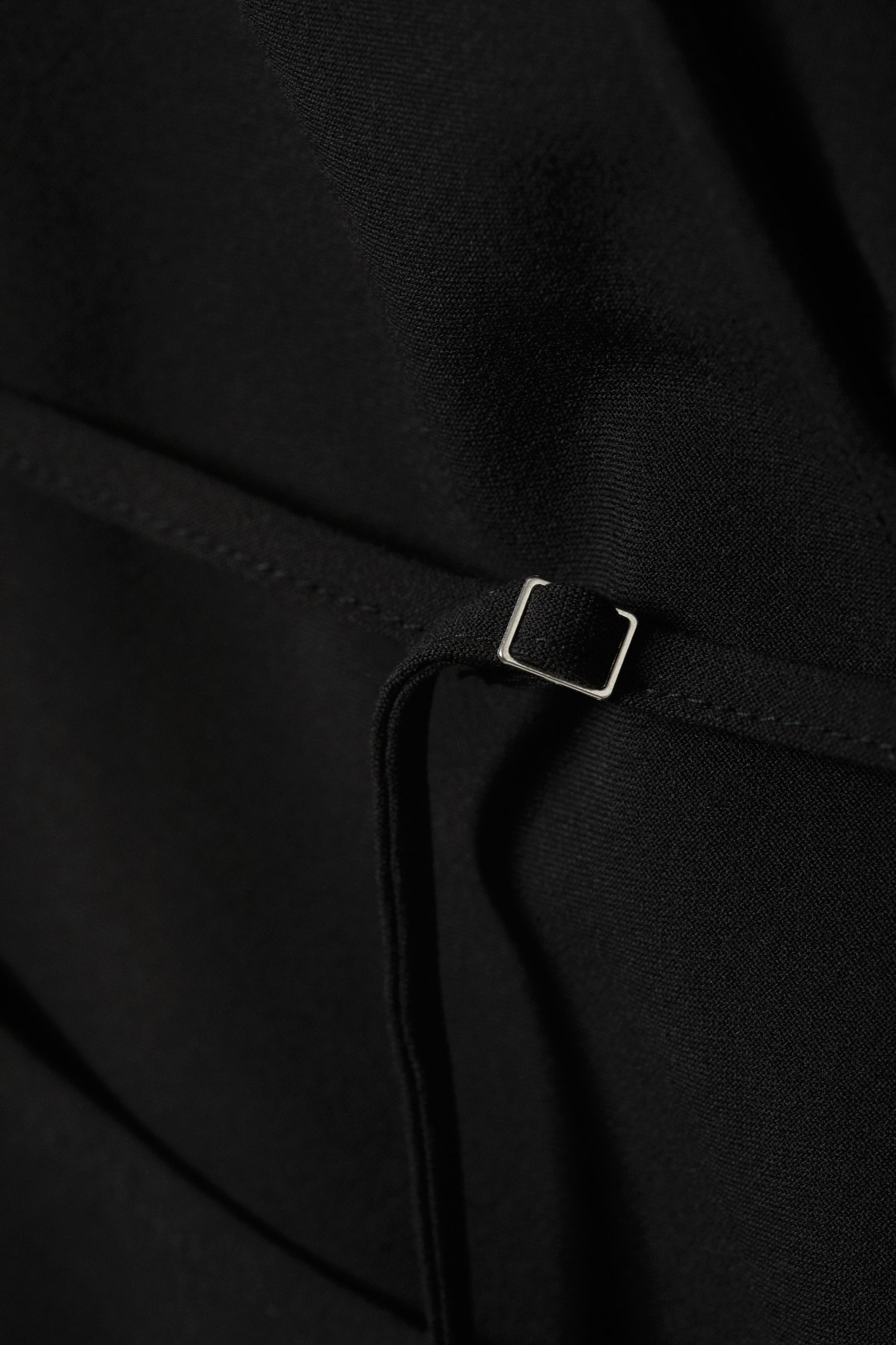 Gedrapeerde haltertop met col - Zwart - 4