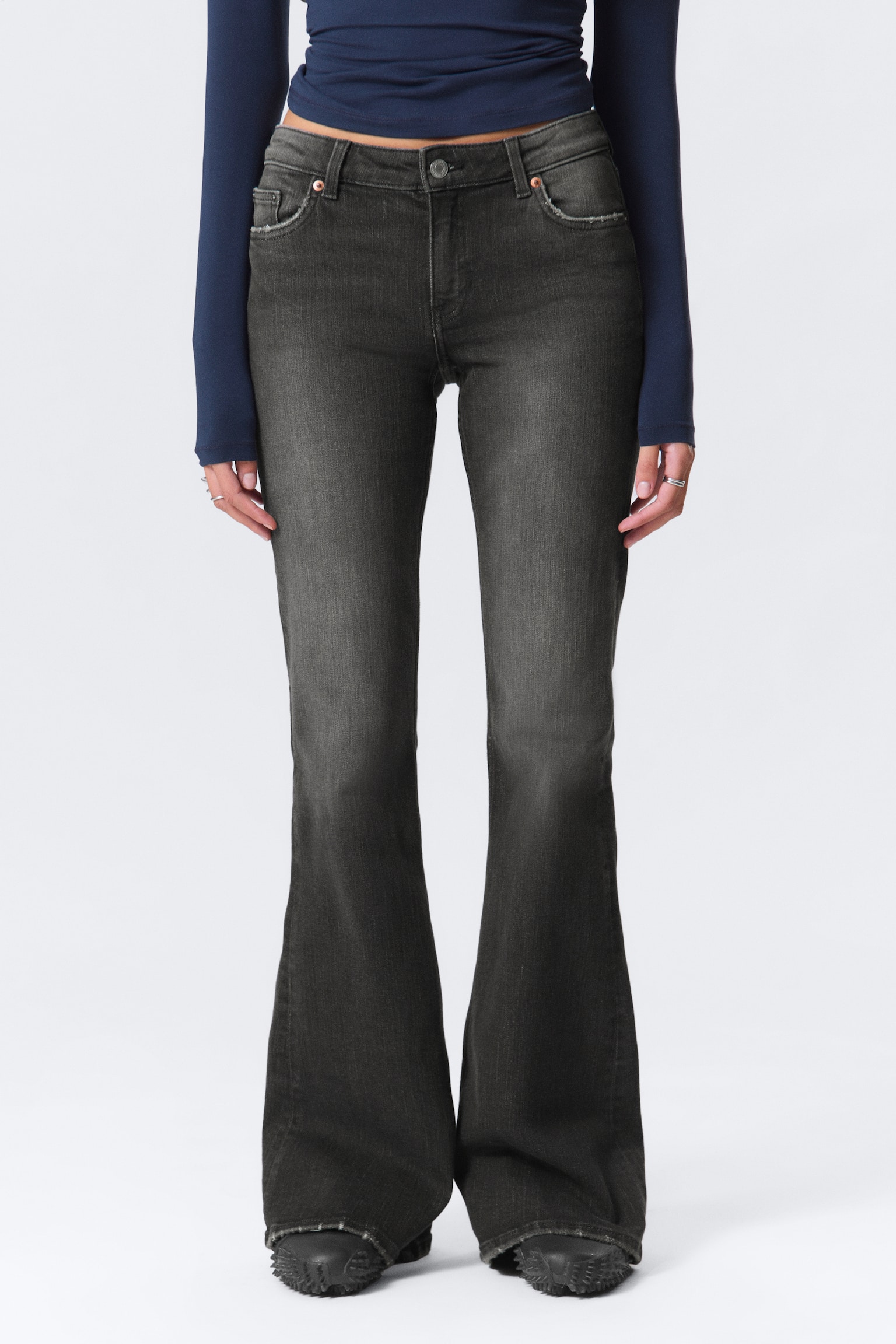 Katsumi Low Rise Slim Flared Leg Jeans - Phantom Black - Schwarz/Snow Blue - Hellblau/Lake Blue - Mittelblau/Desert Blue - Dunkelblau - 4