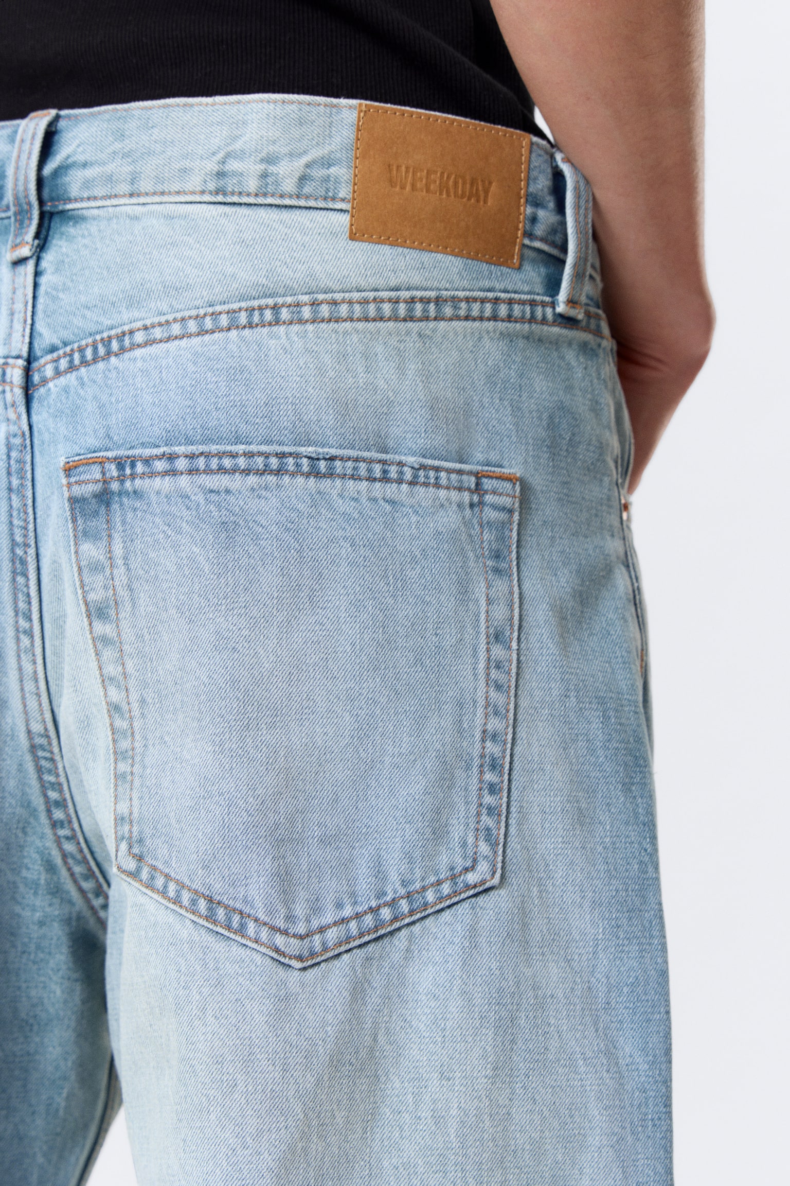 Nebula Mid-Rise Loose Barrel Leg Unisex Jeans - Kimberley Blue – lyseblå/Chelsea Black - Sort/Blue Rinse – mørkeblå - 6