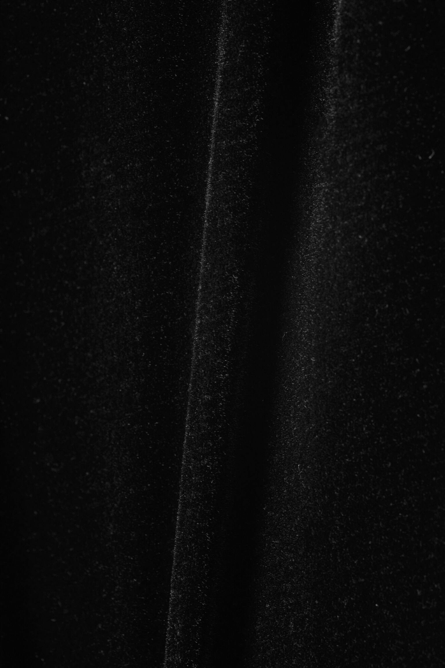 Hüfttiefe, leicht ausgestellte Hose aus Samt-Mesh - Schwarz - 6