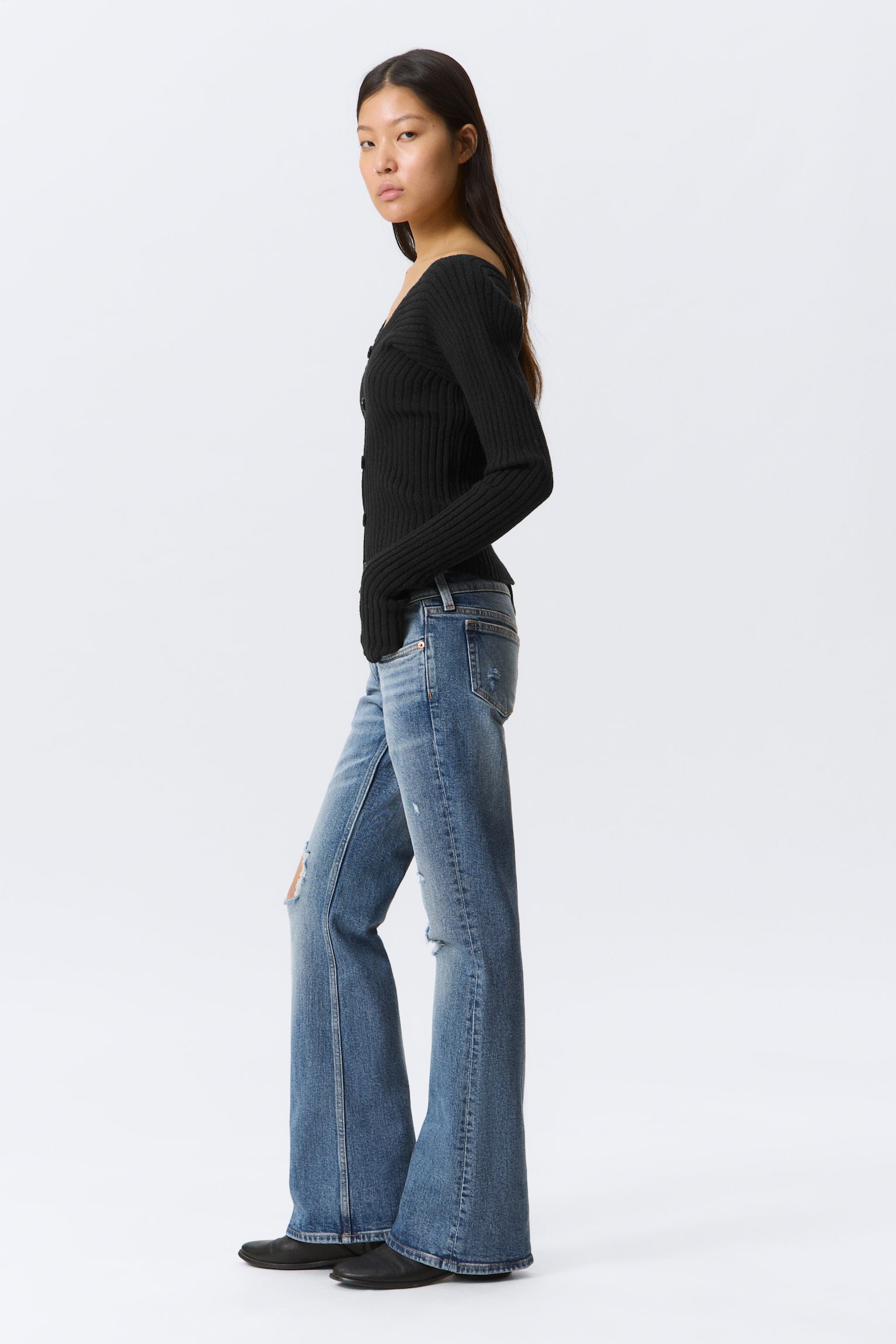 Nízke bedrové skinny bootcut rifle s roztrhaným efektom - Modré kone - stredne modrá - 4