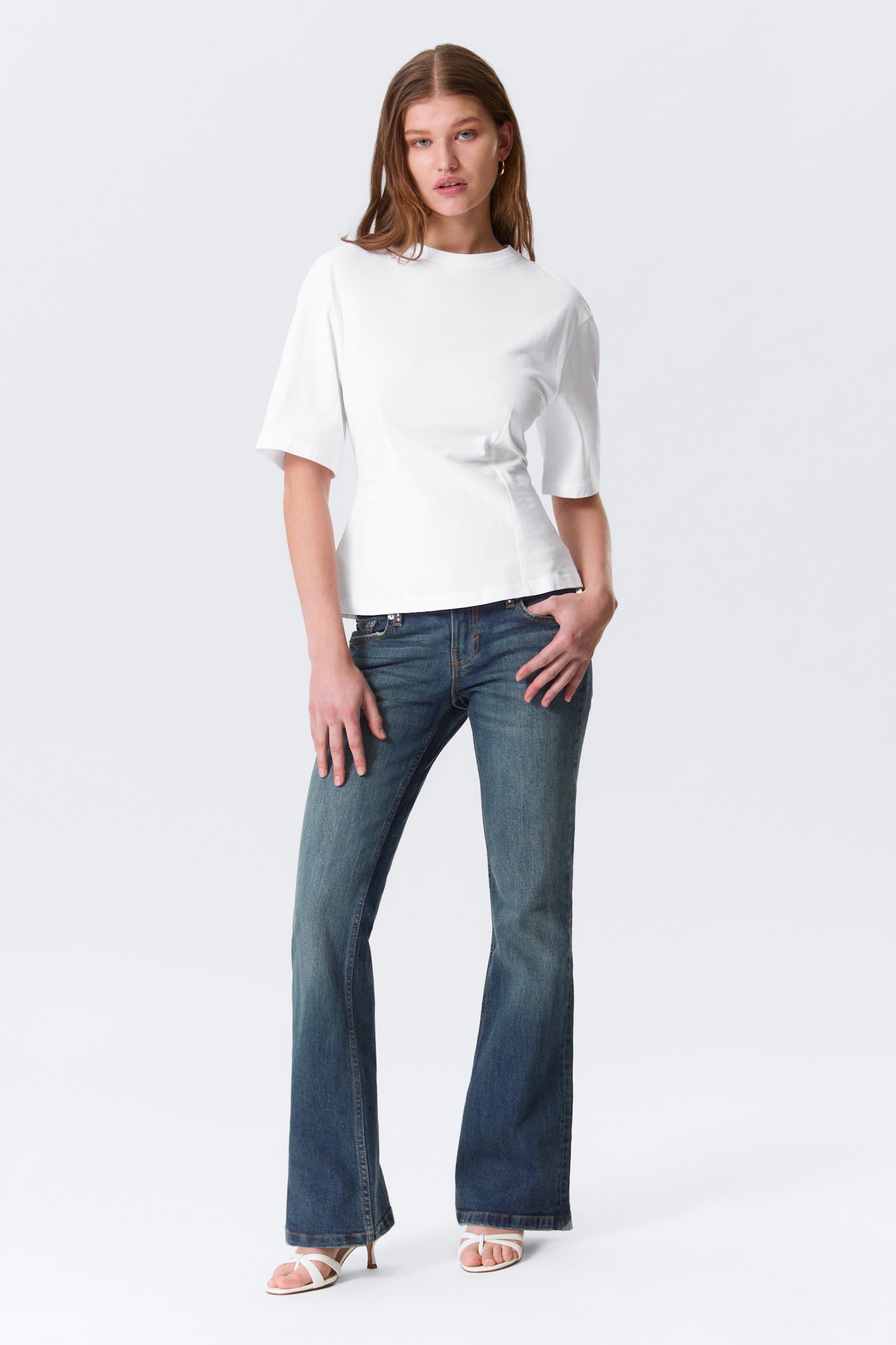 Figurnära t-shirt med insnitt - Vit/Ljusrosa/Ljus khakigrön - 1