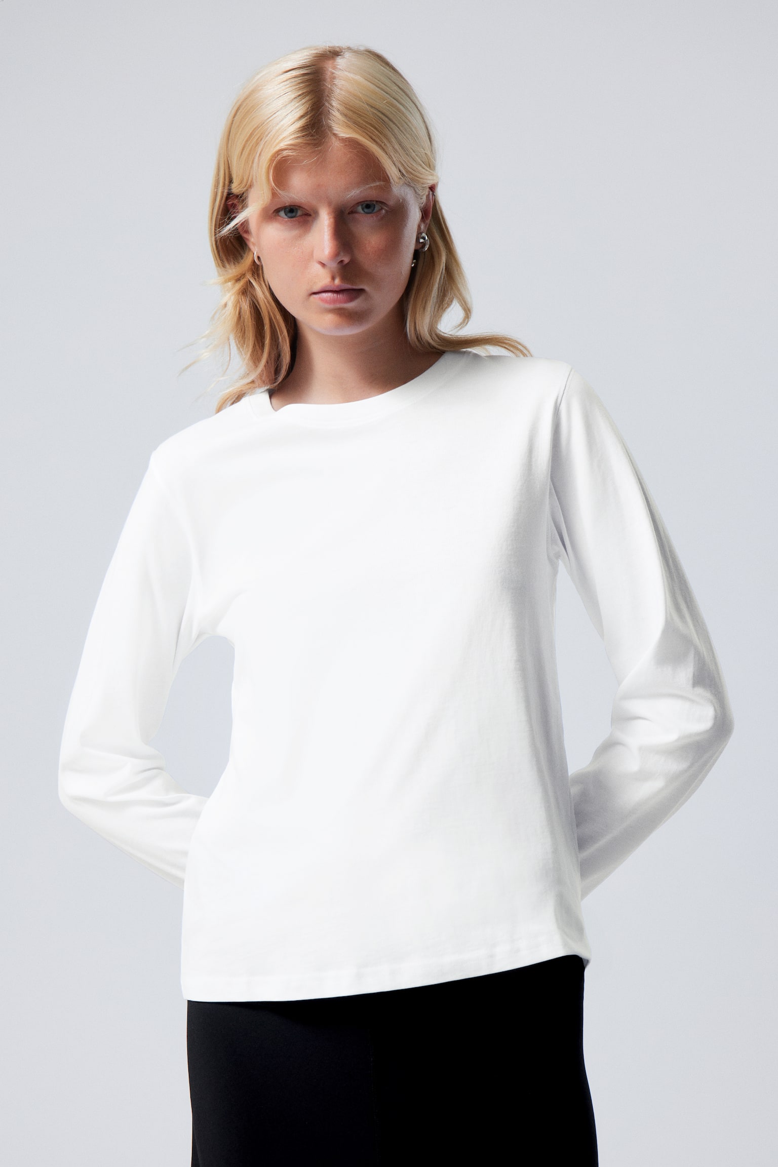 Essence Standard Long Sleeve - White/Black - 3