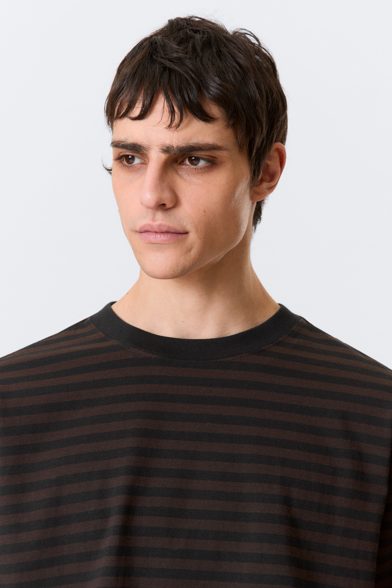 T-shirt a maniche lunghe Loose Boxy - Marrone scuro a righe/Nero/Bianco/Verde scuro/Bianco e blu navy a righe/Marrone scuro/Blu lavato/Righe blu e bianche/Grigio polvere - 3