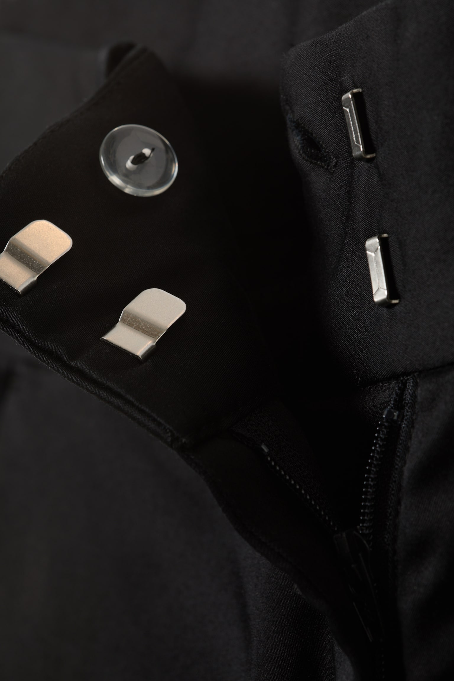 Satijnen broek met lage taille en rits - Zwart - 4