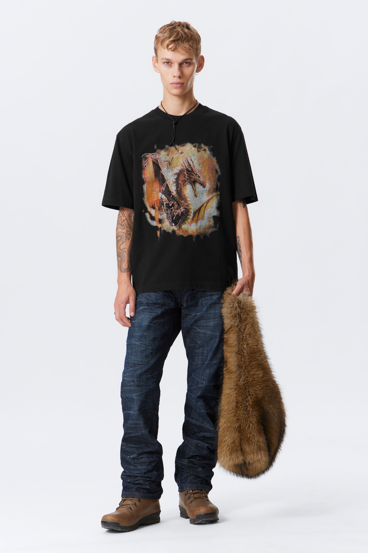 Entspanntes T-Shirt mit Grafikdruck - Schwarz - Dragon Gate/Weiß - "Reclaim your wisdom"/Gewaschenes Schwarz - SYSTEM/Schwarz - "Team Building"/Schwarz - Cosmic Eagle/Schwarz - "Thunder Tour" - 4