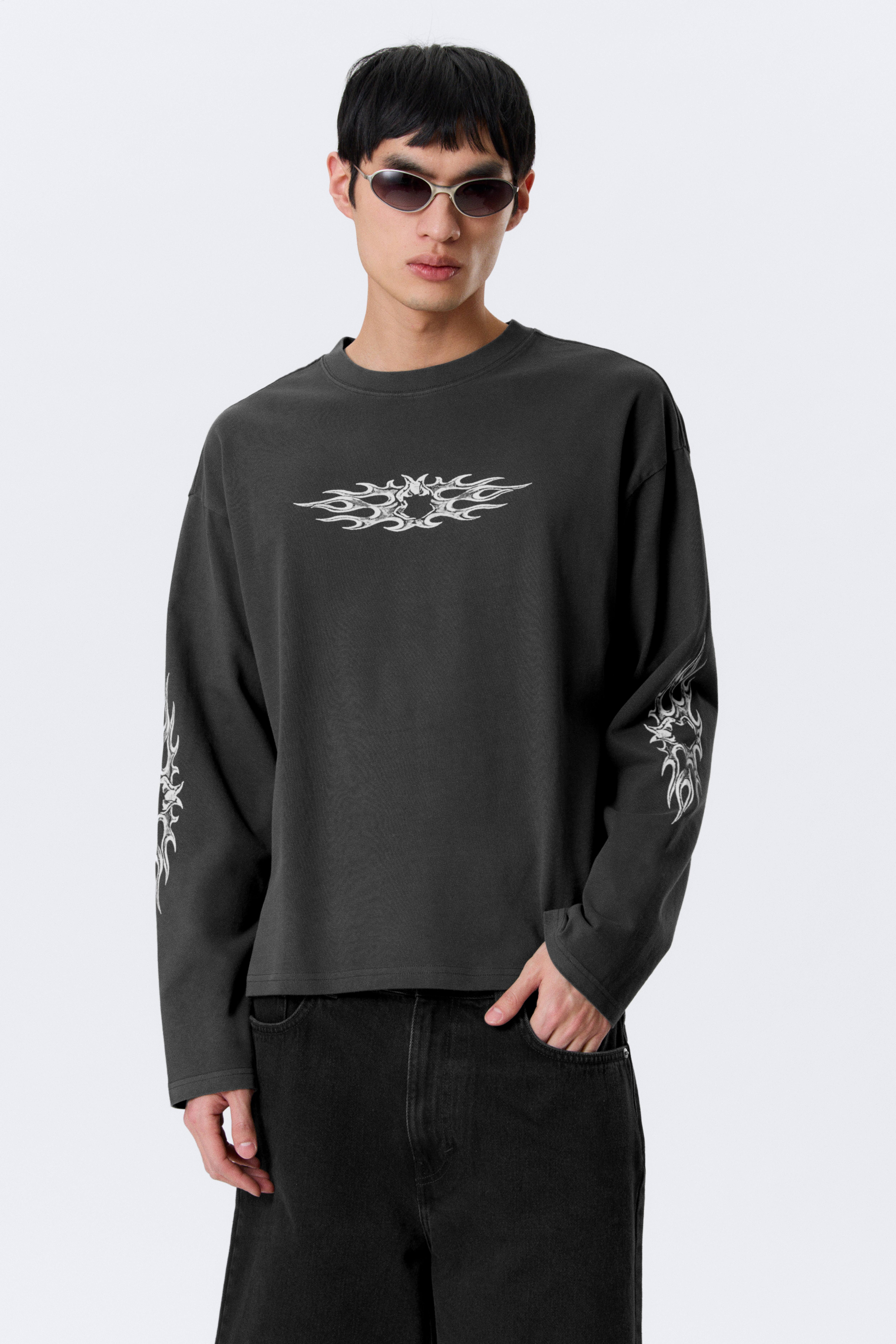 T-shirt Great boxy a maniche lunghe con grafica - Grigio scuro - Air Flame/Bianco - Skeleton Angel/Dark Grey - Tristar/Black - Midnight Nightmare/Bianco - Angry Panthers