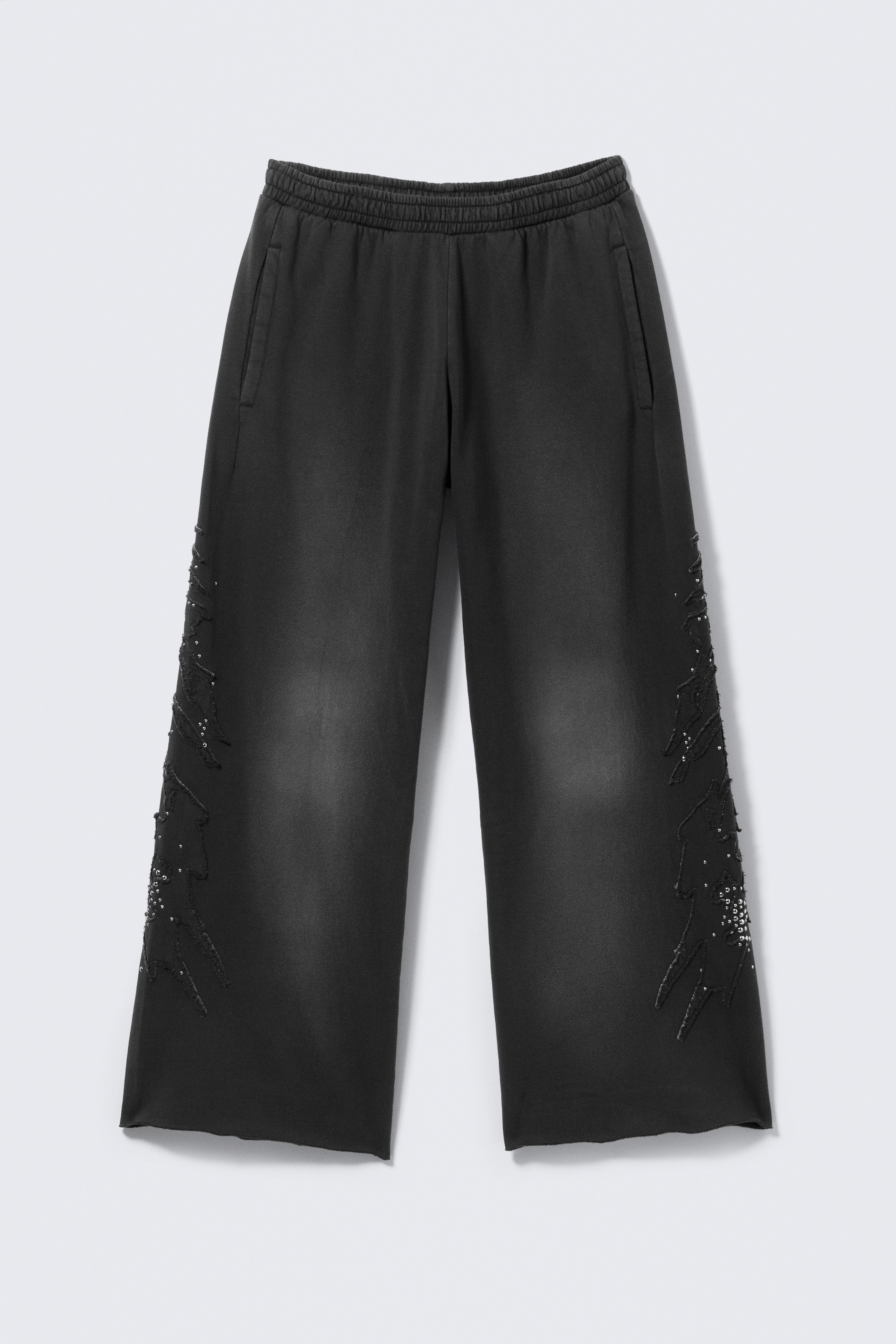 Baggy sweatpants med mellemhøj talje, nitter og grafik - Sort med nitter