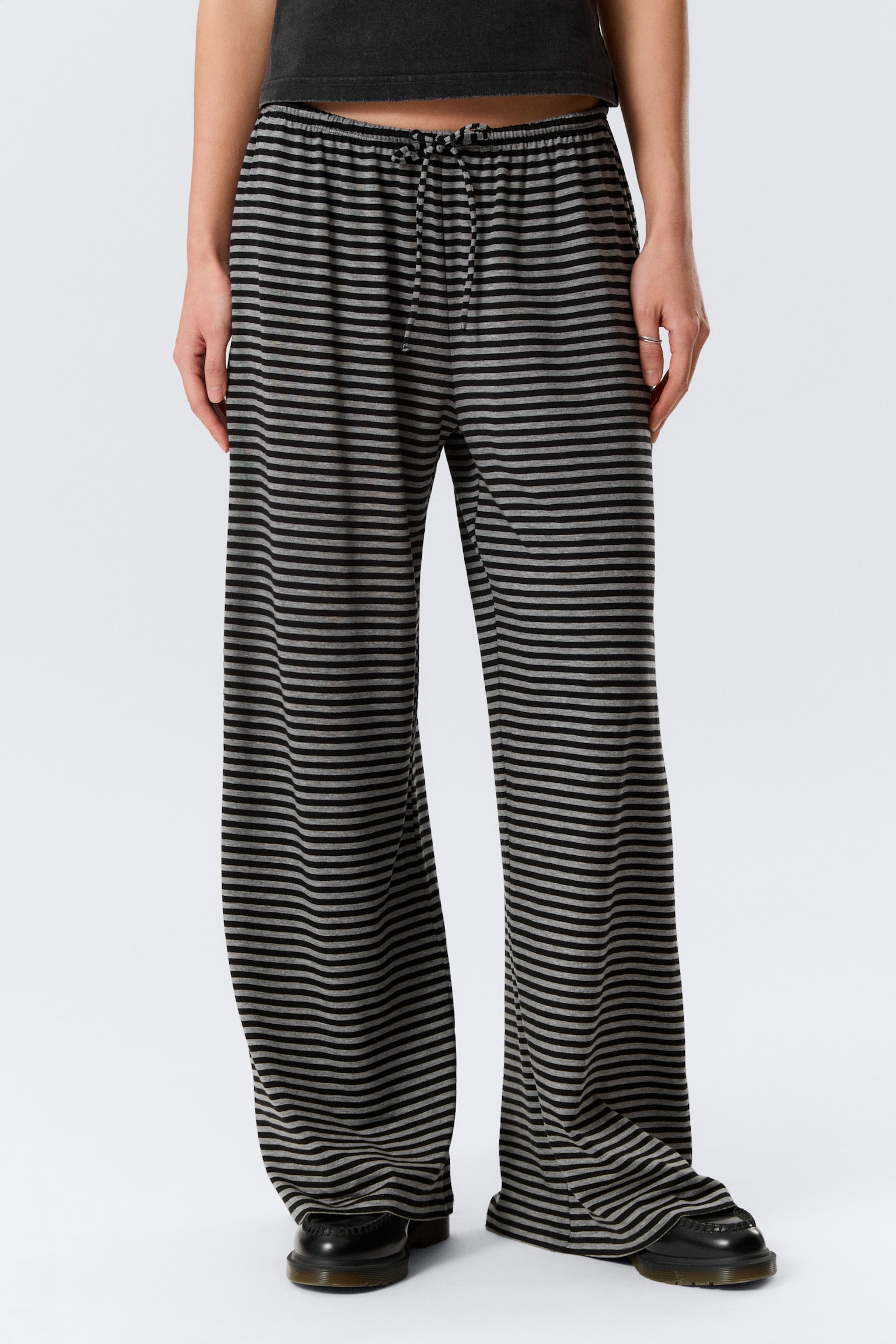 Lockere Lyocell-Hose mit mittelhohem Bund - Schwarz & grau gestreift/Weiß - Graue Streifen - 5