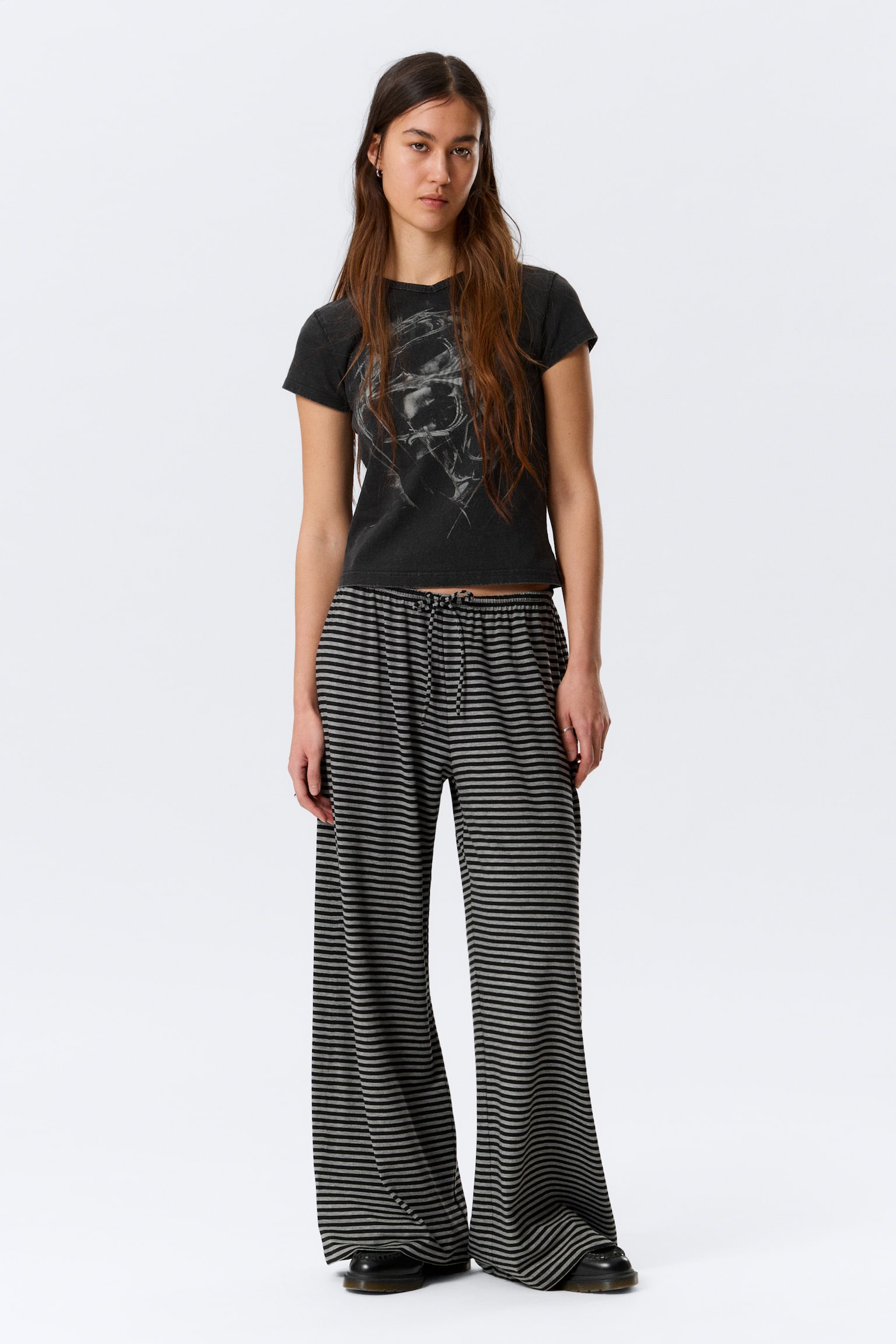 Lockere Lyocell-Hose mit mittelhohem Bund - Schwarz & grau gestreift/Weiß - Graue Streifen - 1