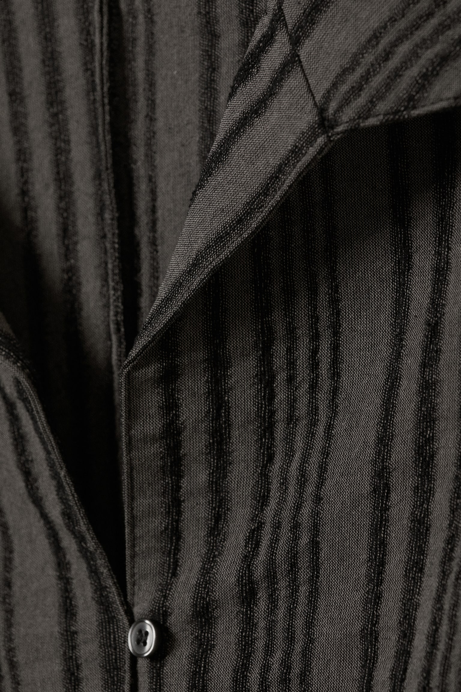 Přiléhavá texturovaná halenka - Pruhovaná tmavě šedá/Světle béžová - 4