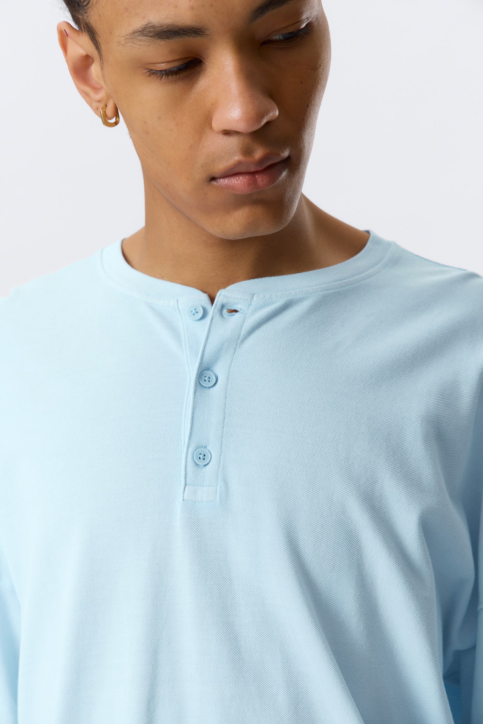 Voľné tričko Henley s dlhým rukávom - Svetlomodrá/Tmavosivá - 4