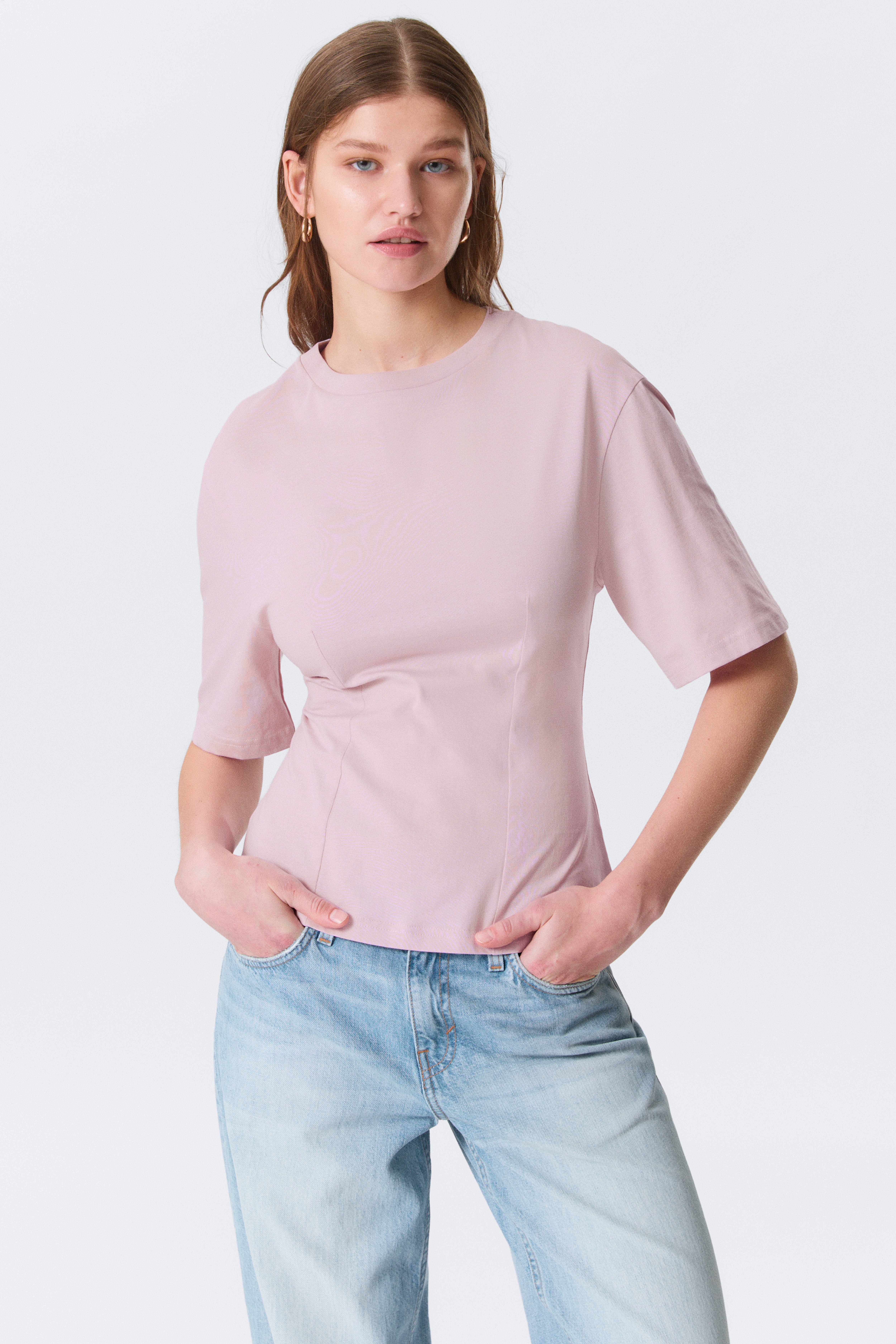 Εφαρμοστό T-shirt με λεπτομέρειες βελονιάς - Απαλό Ροζ/Ανοιχτό χακί πράσινο/Λευκό