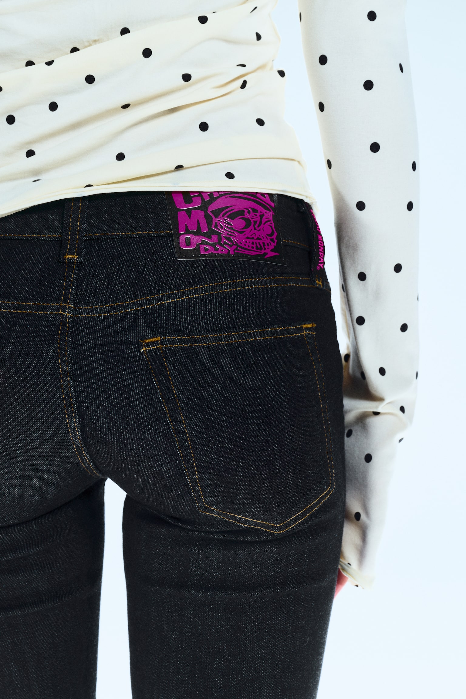 Booty Bei Low Rise Skinny Bootcut Jeans - Blue Rinse - Dunkelblau/Hellblau/Blue Moon - Mittelblau/Cloudy Blue - Mittelblau/Blue Spray - Dunkelblau/Star Blue - Dunkelblau/Black Spray - Schwarz/Hellblau/Waschung "Black Top" - 4