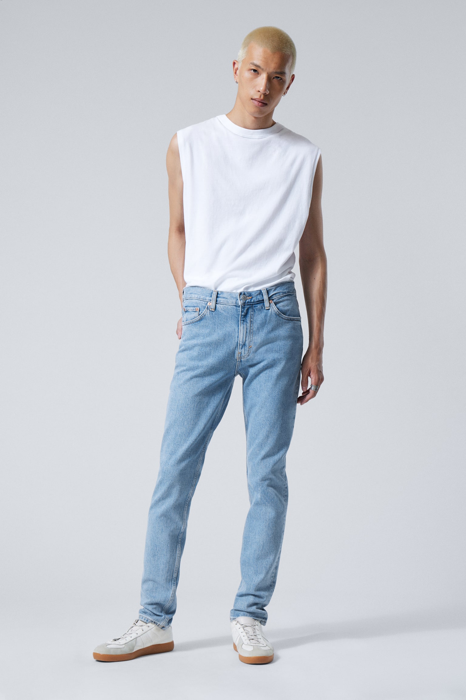 Sunday Slim Tapered Leg Jeans - Cerulean Blue - Light Blue/90s Blue - Medium Blue/Almost Black - Black - 2