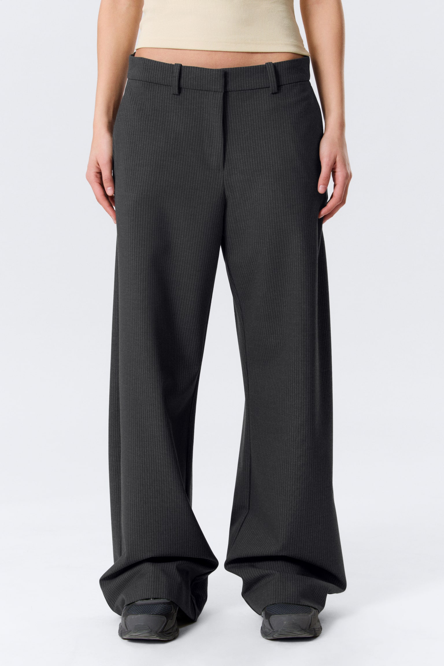 Low-Waisted Loose Fit Suit Trousers - Tmavě šedá s proužky/Black/Tmavě šedý melír - 3