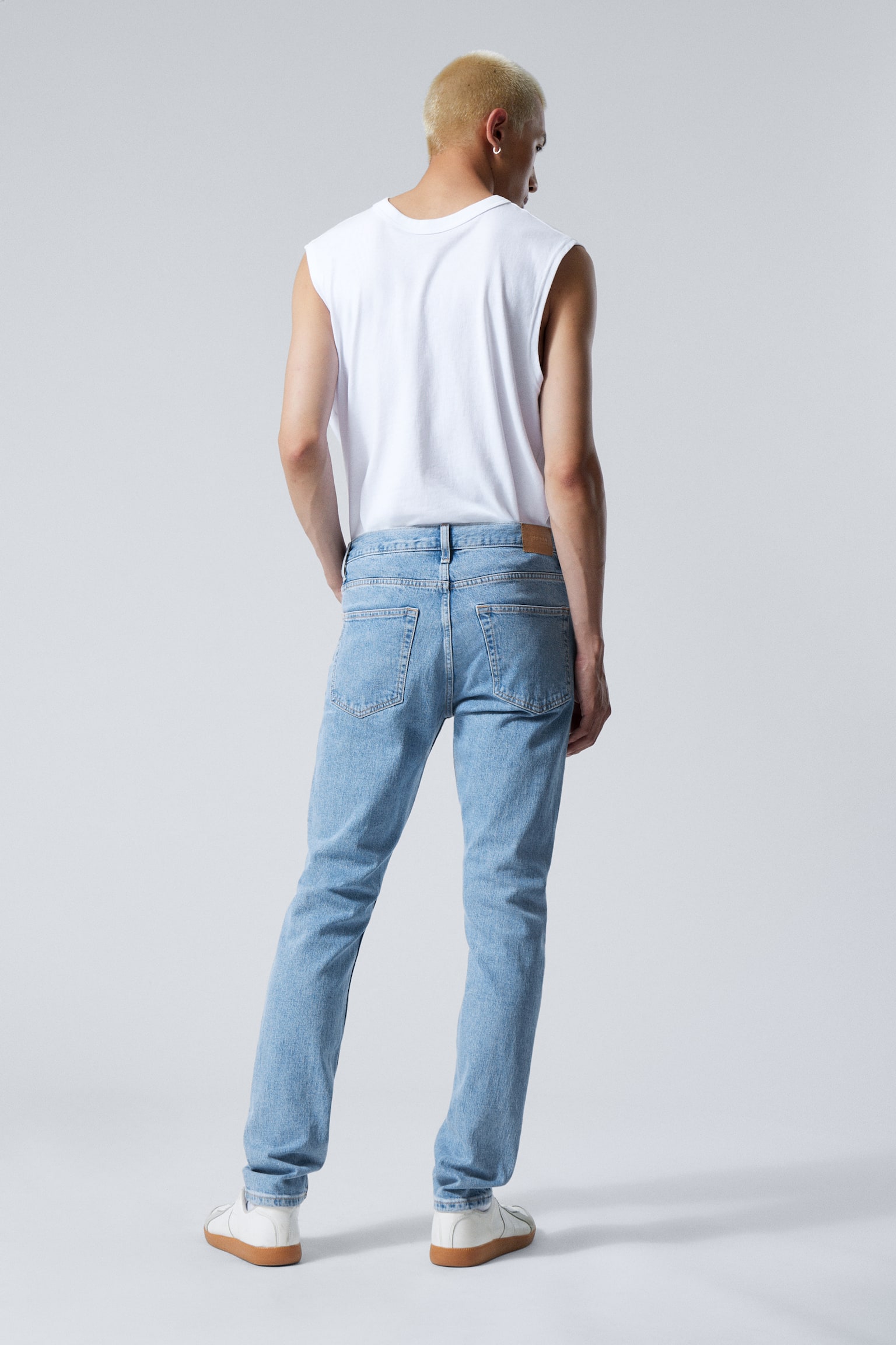 Sunday Slim Tapered Leg Jeans - Cerulean Blue - Light Blue/90s Blue - Medium Blue/Almost Black - Black - 3